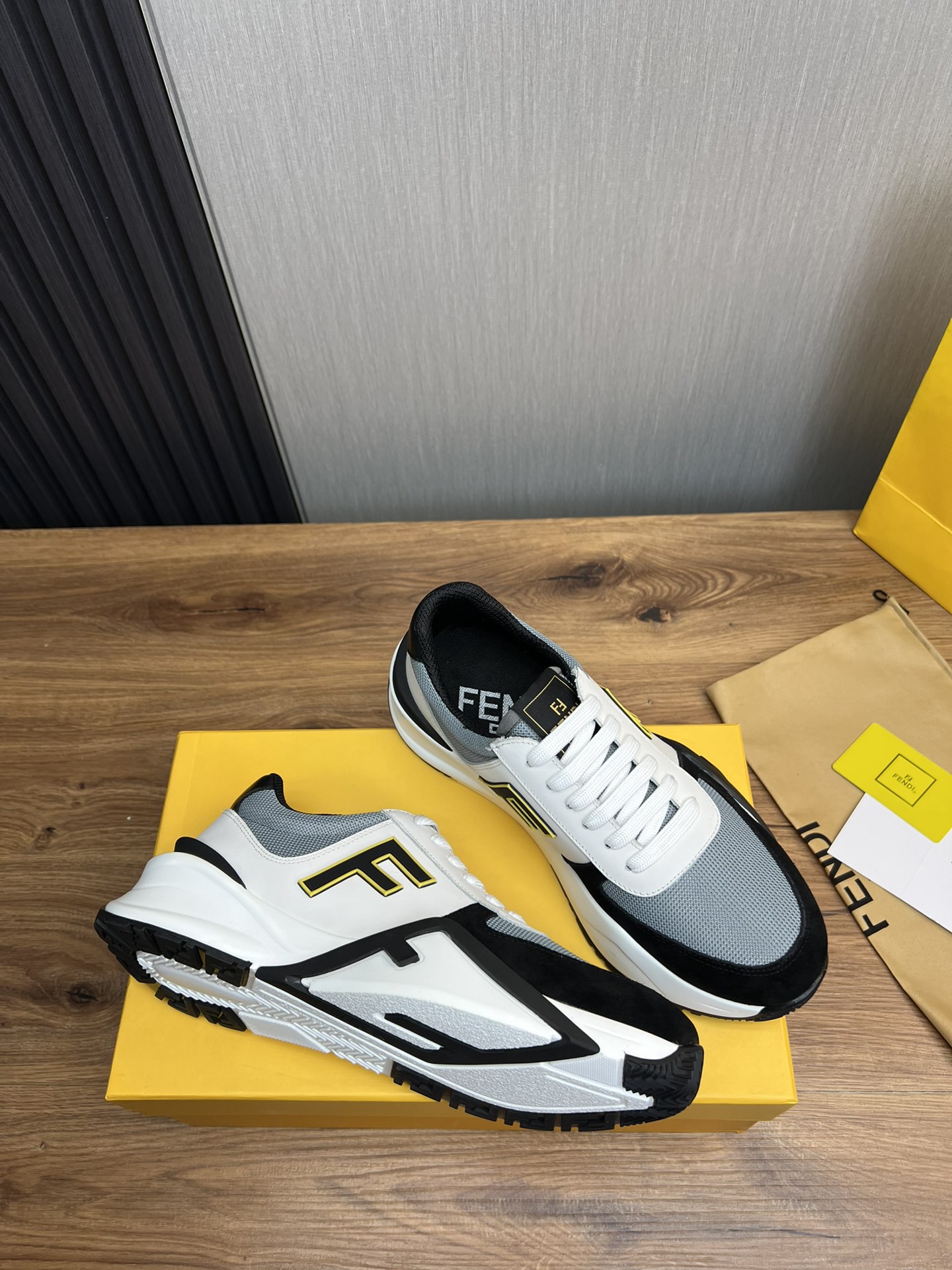 Factory precio 290Fendi [Fendi] explosión enumerados moda casual zapatos de los hombres que utilizan