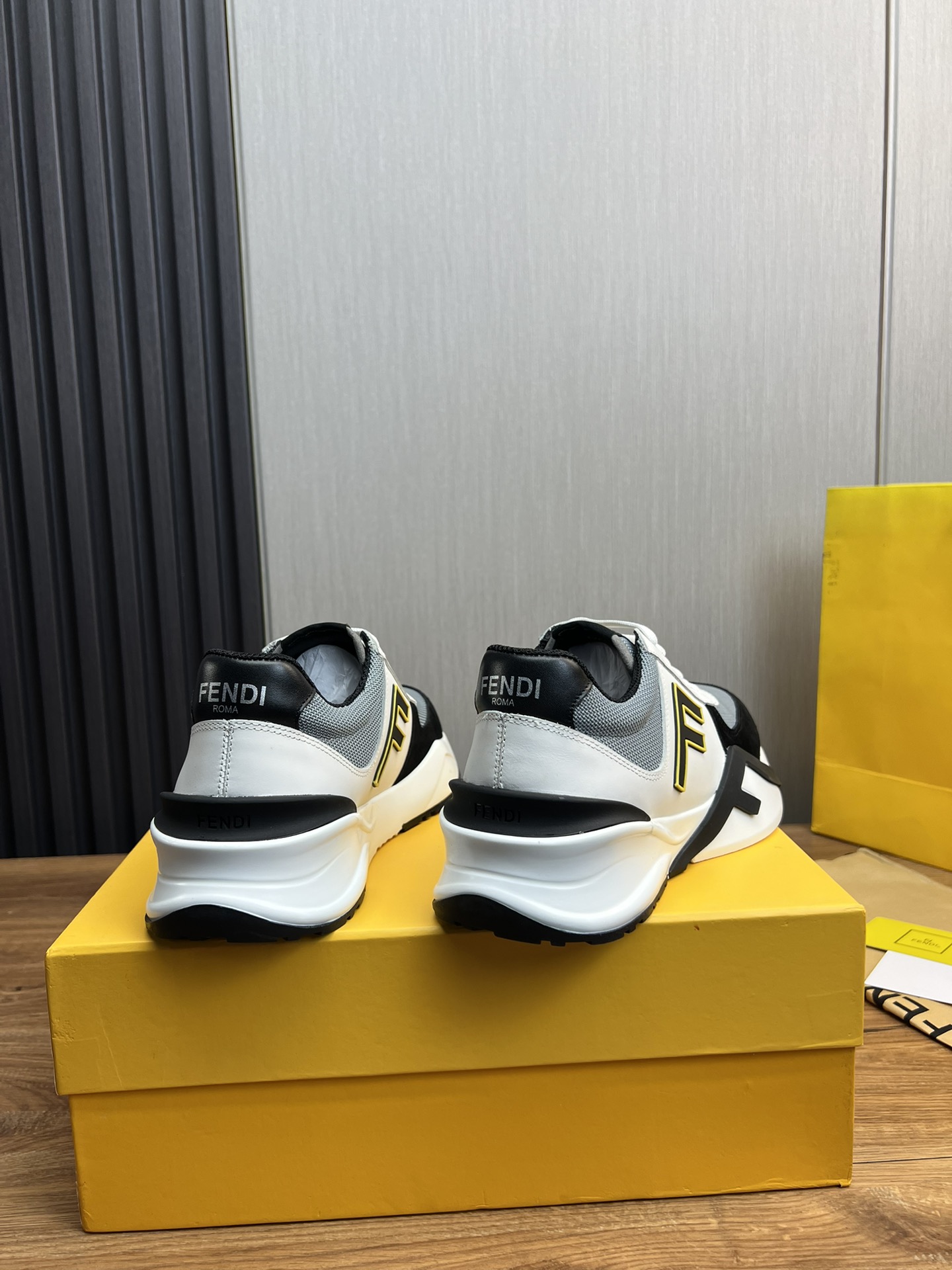 Factory precio 290Fendi [Fendi] explosión enumerados moda casual zapatos de los hombres que utilizan