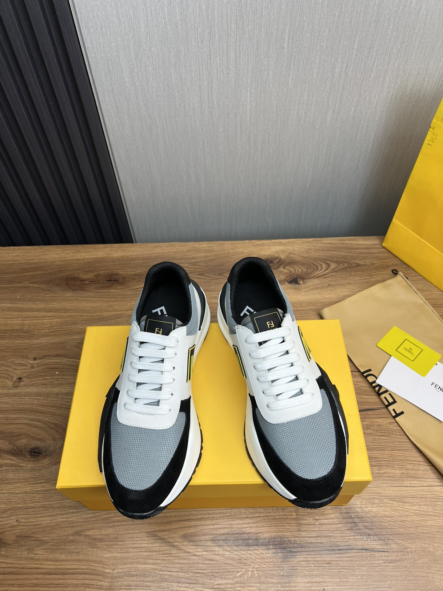 Factory precio 290Fendi [Fendi] explosión enumerados moda casual zapatos de los hombres que utilizan