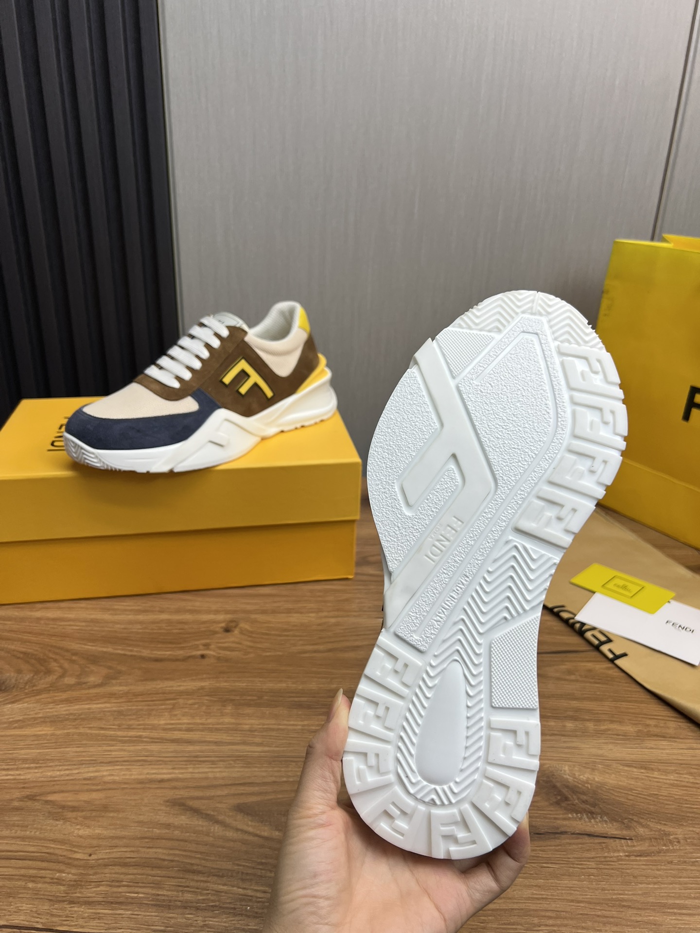Factory precio 290Fendi [Fendi] explosión enumerados moda casual zapatos de los hombres que utilizan