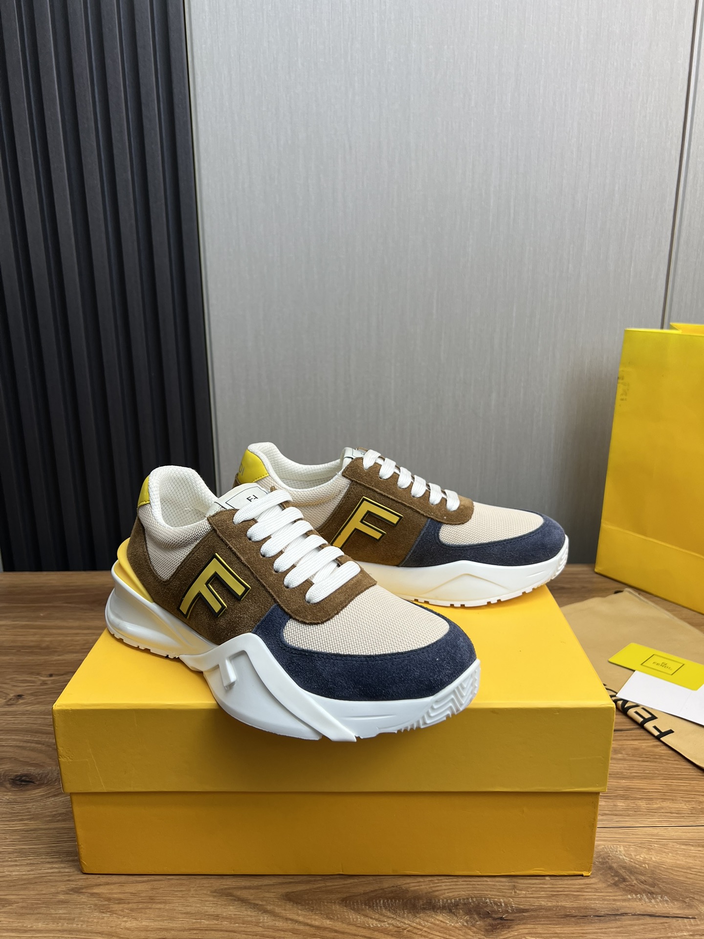 Factory precio 290Fendi [Fendi] explosión enumerados moda casual zapatos de los hombres que utilizan