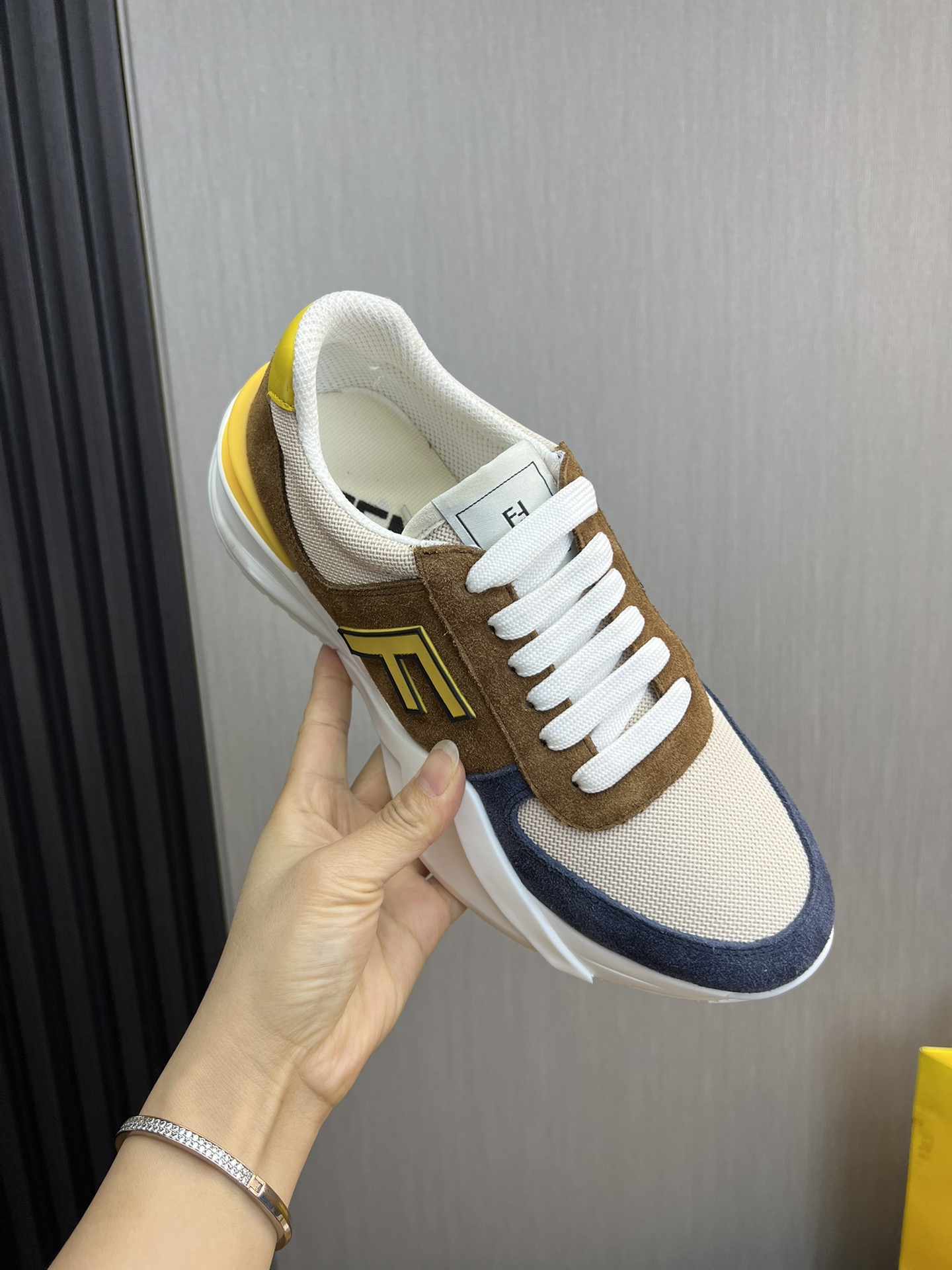 Factory precio 290Fendi [Fendi] explosión enumerados moda casual zapatos de los hombres que utilizan