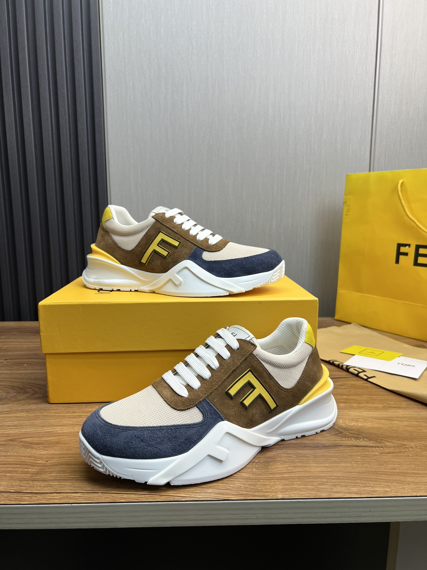 Factory precio 290Fendi [Fendi] explosión enumerados moda casual zapatos de los hombres que utilizan