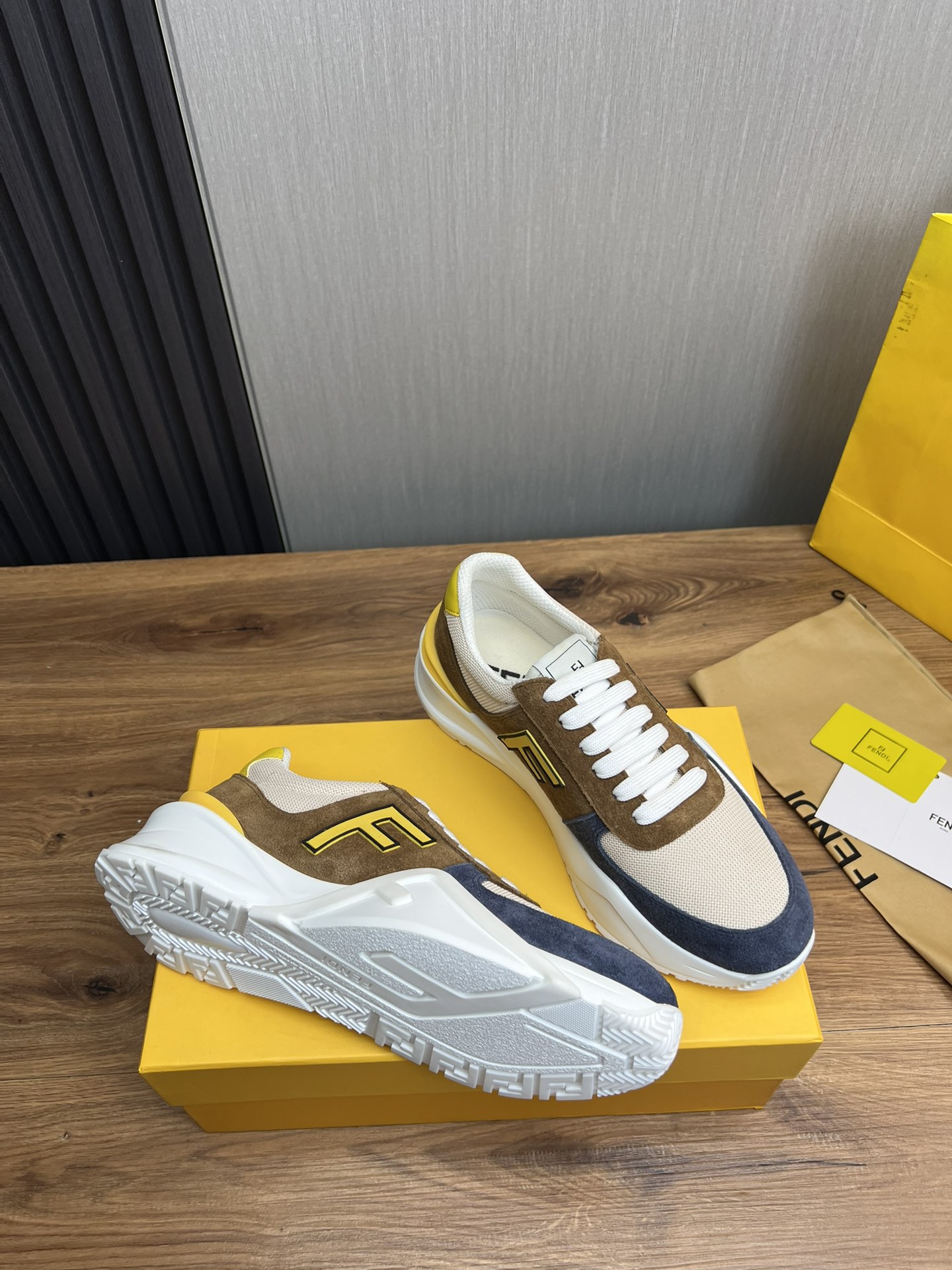 Factory precio 290Fendi [Fendi] explosión enumerados moda casual zapatos de los hombres que utilizan