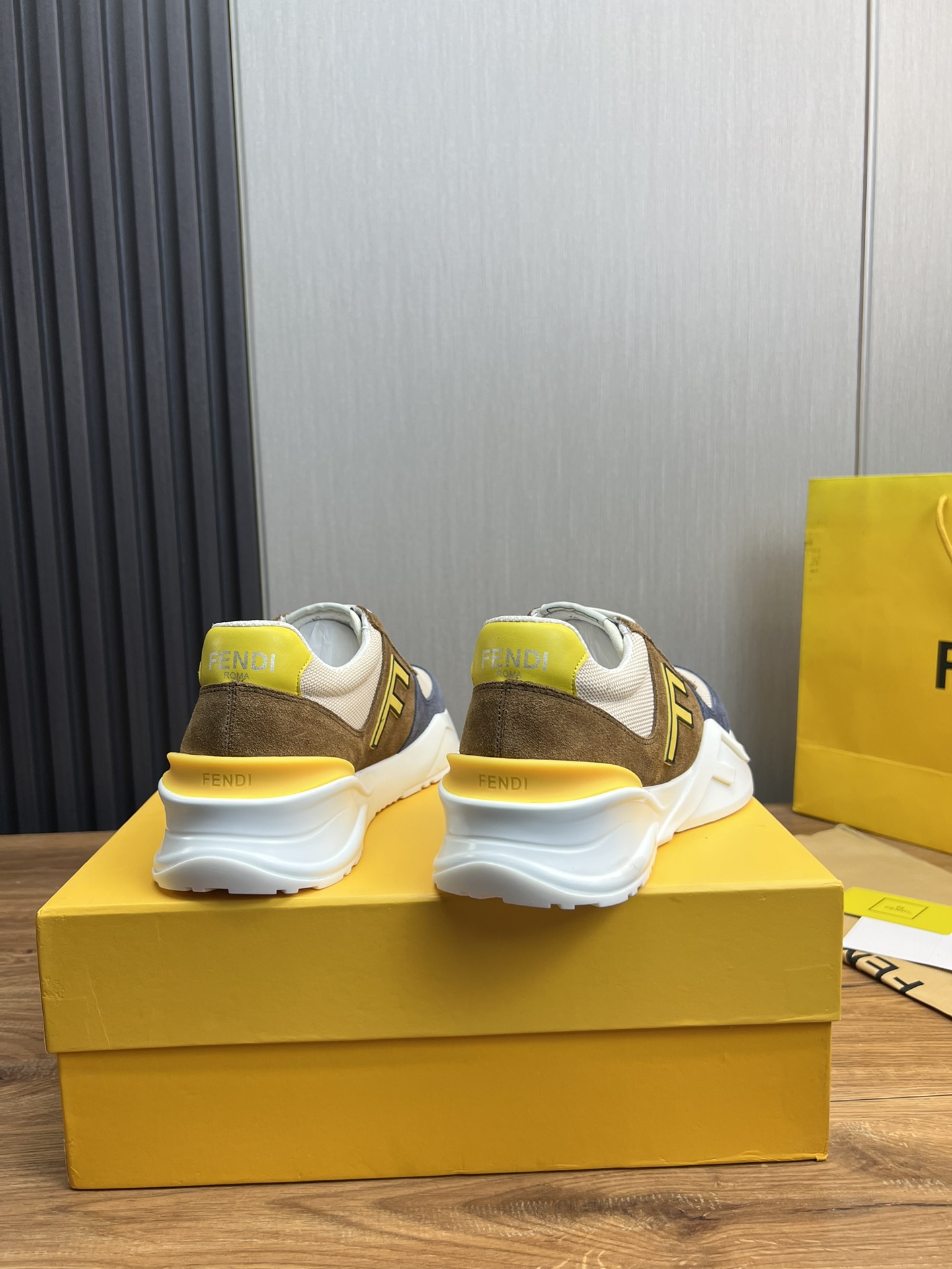 Factory precio 290Fendi [Fendi] explosión enumerados moda casual zapatos de los hombres que utilizan