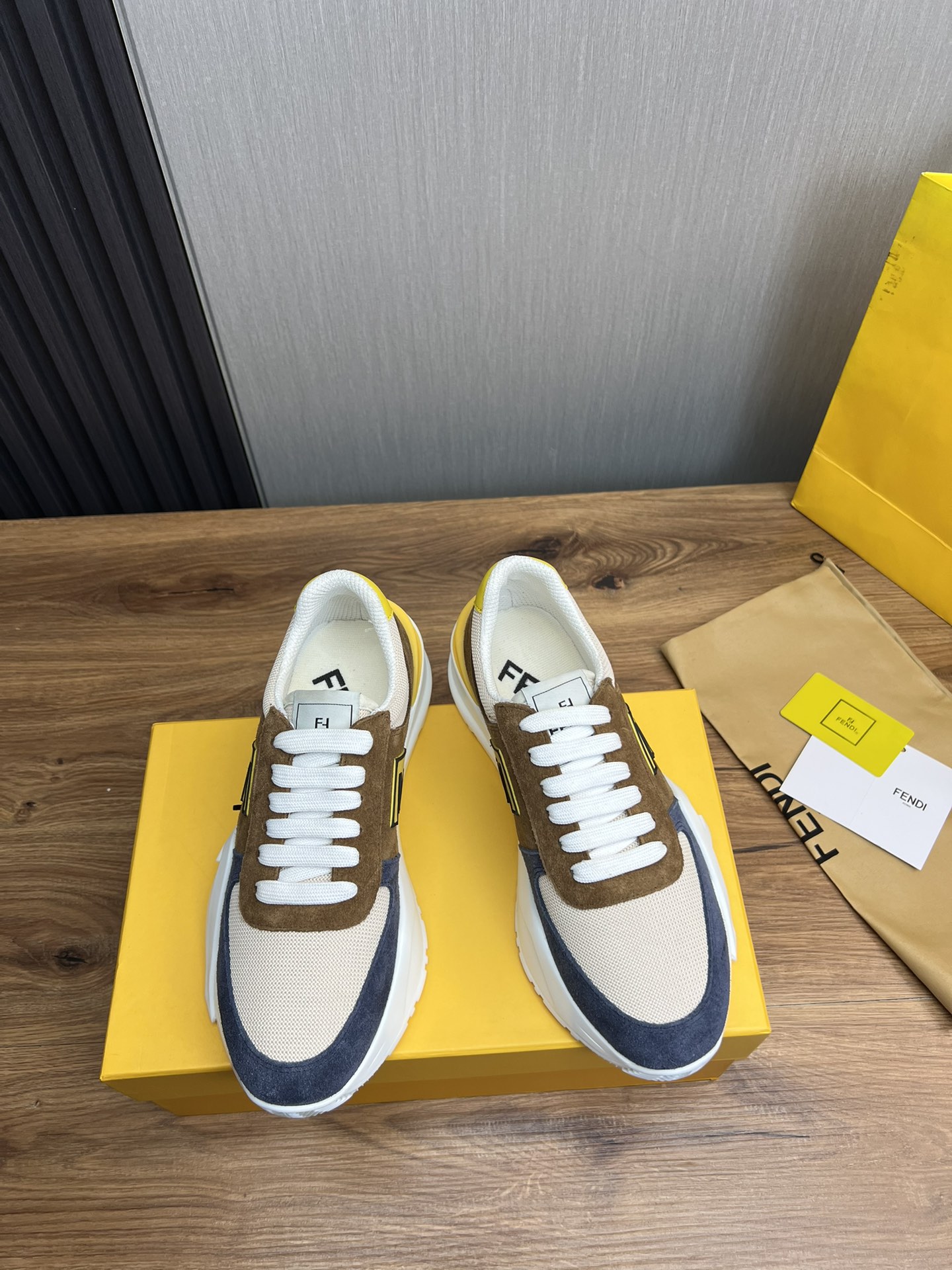Factory precio 290Fendi [Fendi] explosión enumerados moda casual zapatos de los hombres que utilizan