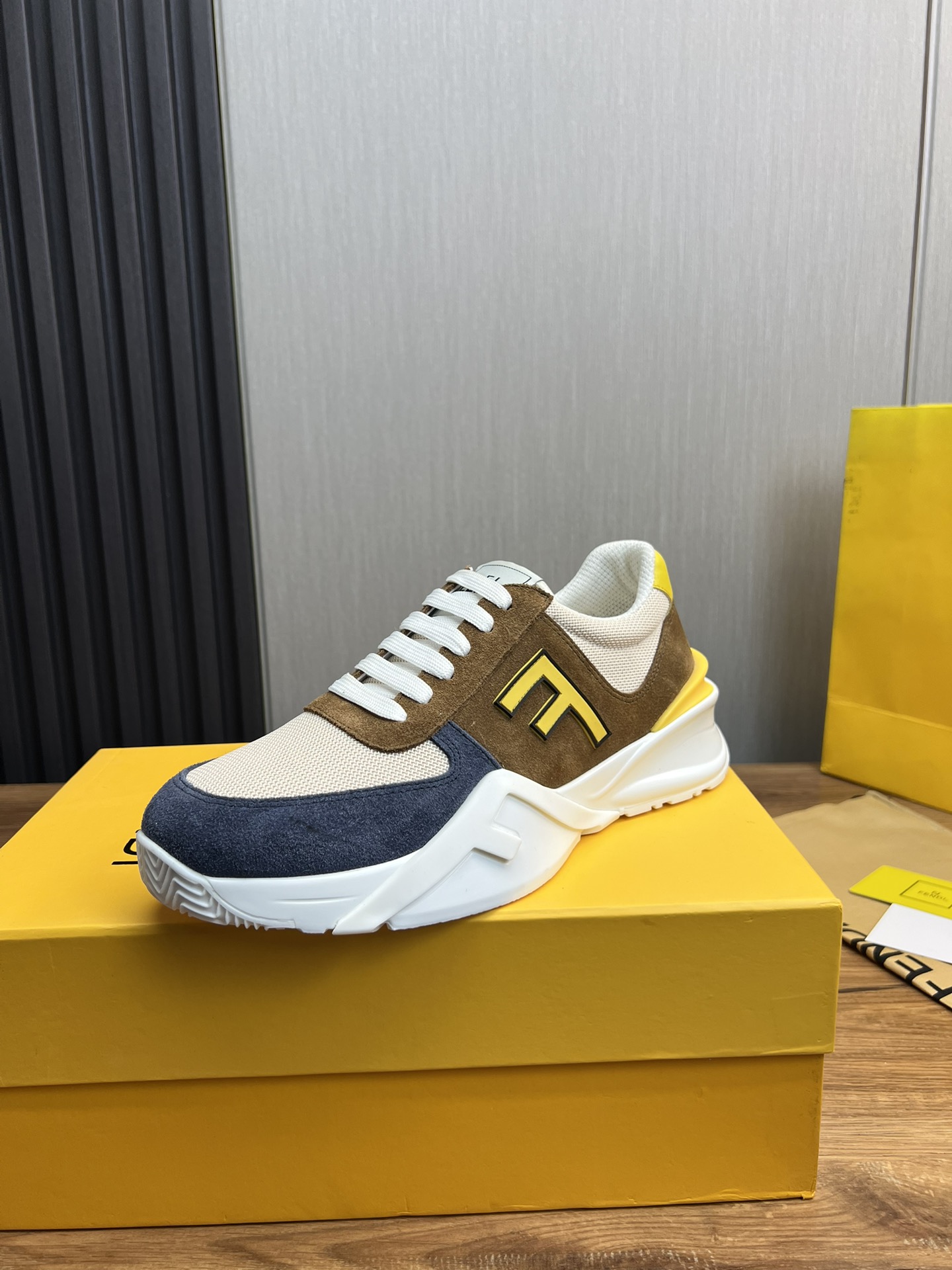 Factory precio 290Fendi [Fendi] explosión enumerados moda casual zapatos de los hombres que utilizan