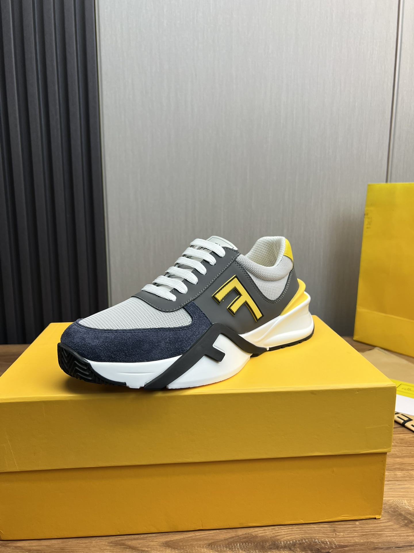 Factory precio 290Fendi [Fendi] explosión enumerados moda casual zapatos de los hombres que utilizan