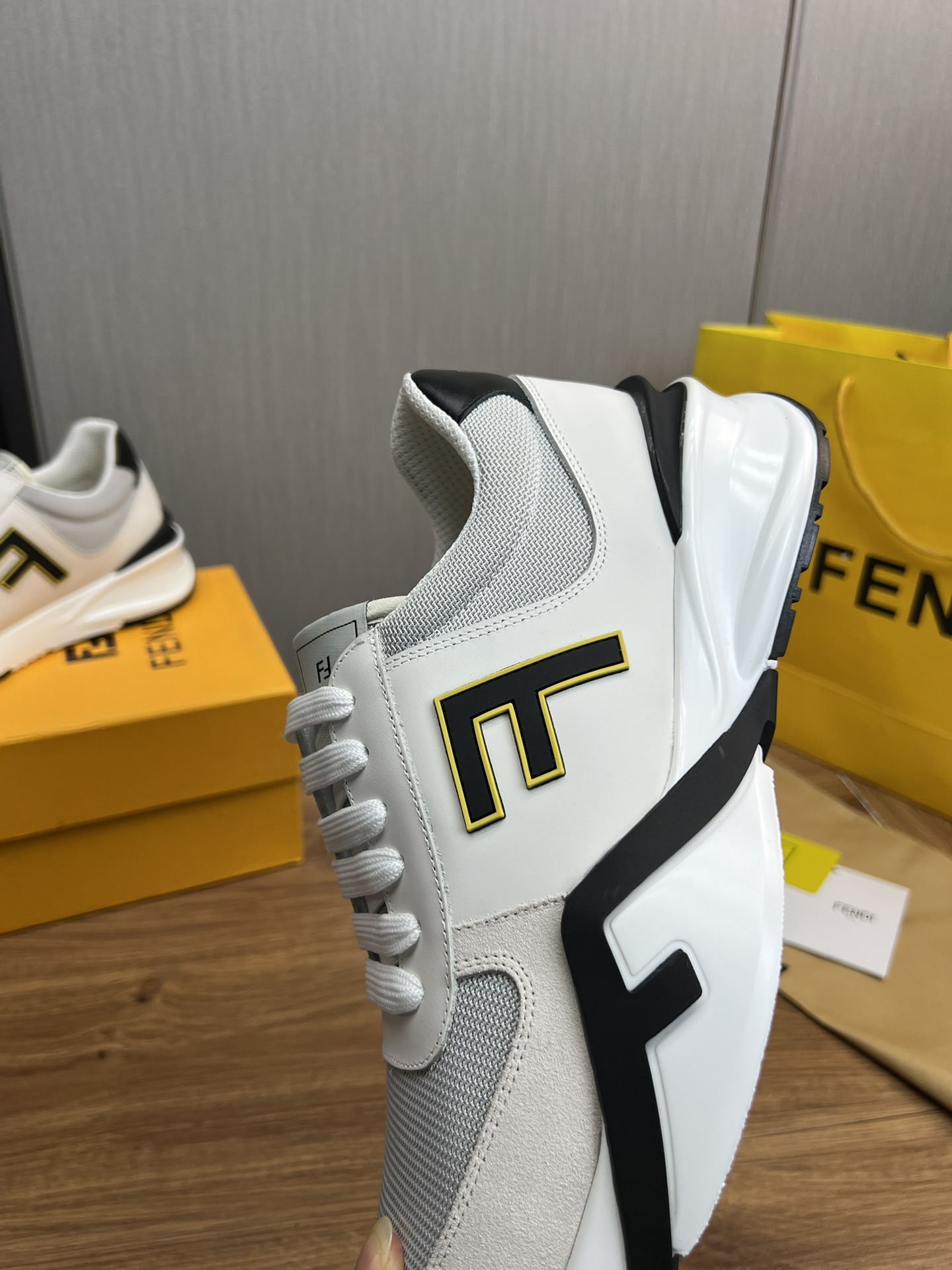 Factory precio 290Fendi [Fendi] explosión enumerados moda casual zapatos de los hombres que utilizan