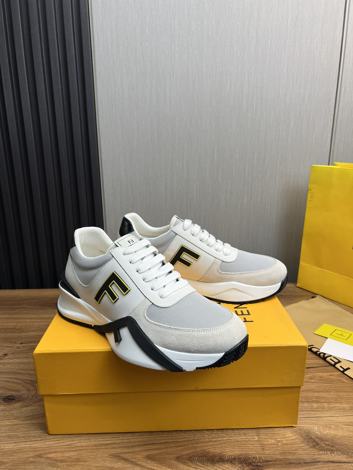Factory precio 290Fendi [Fendi] explosión enumerados moda casual zapatos de los hombres que utilizan