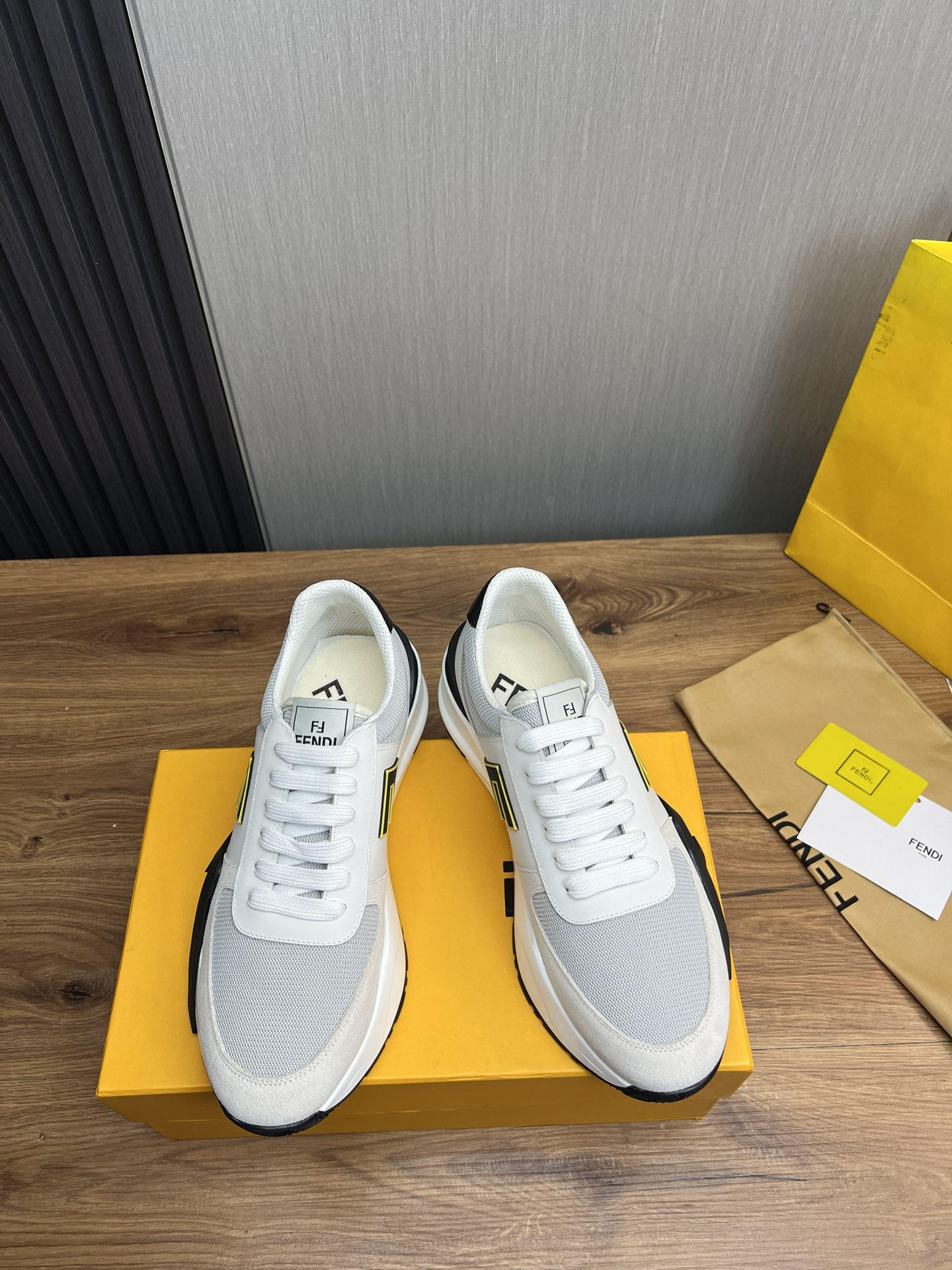Factory precio 290Fendi [Fendi] explosión enumerados moda casual zapatos de los hombres que utilizan