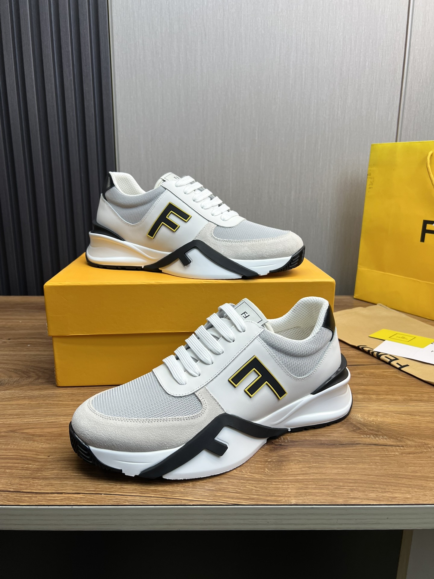 Factory precio 290Fendi [Fendi] explosión enumerados moda casual zapatos de los hombres que utilizan