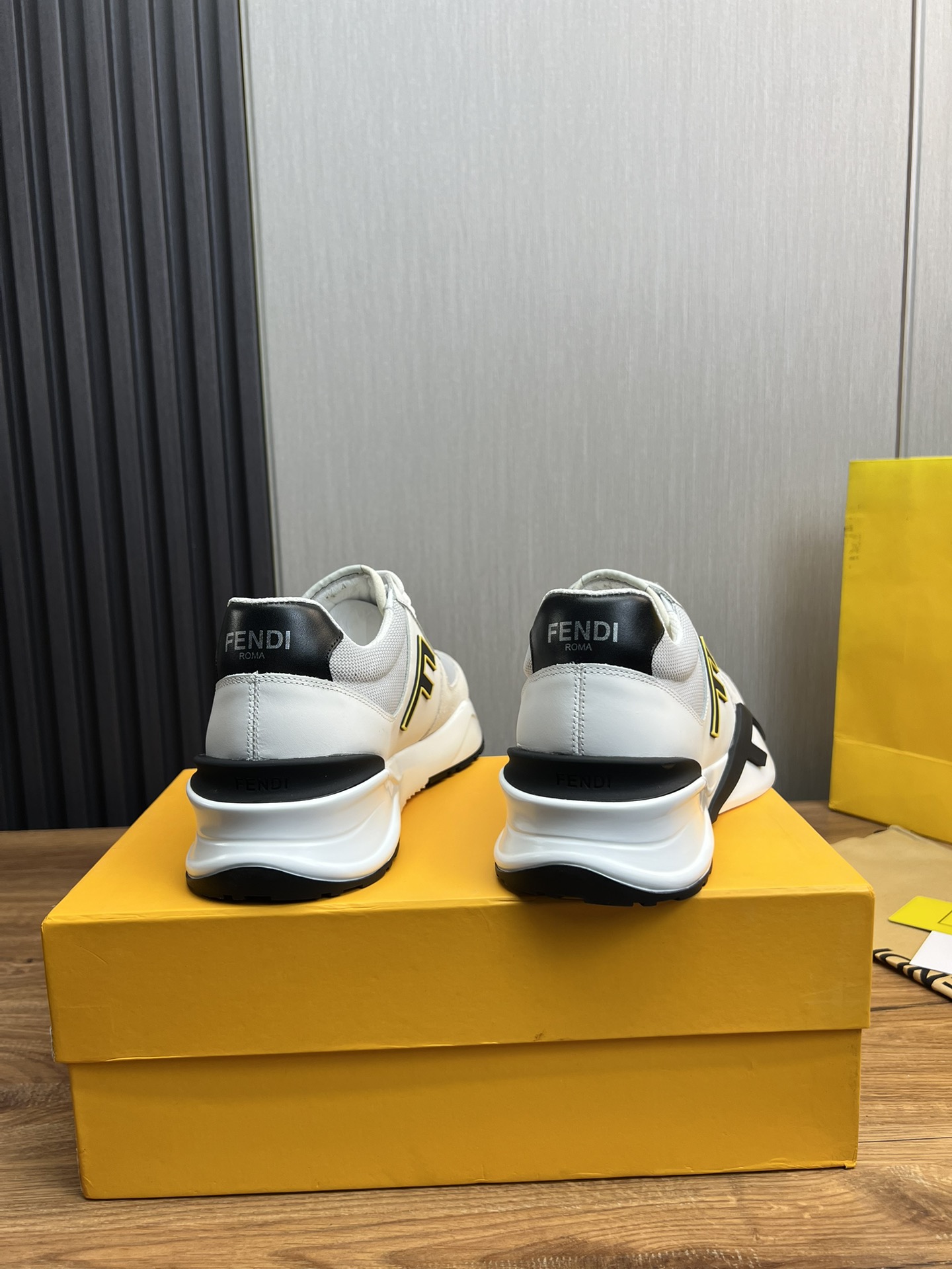 Factory precio 290Fendi [Fendi] explosión enumerados moda casual zapatos de los hombres que utilizan