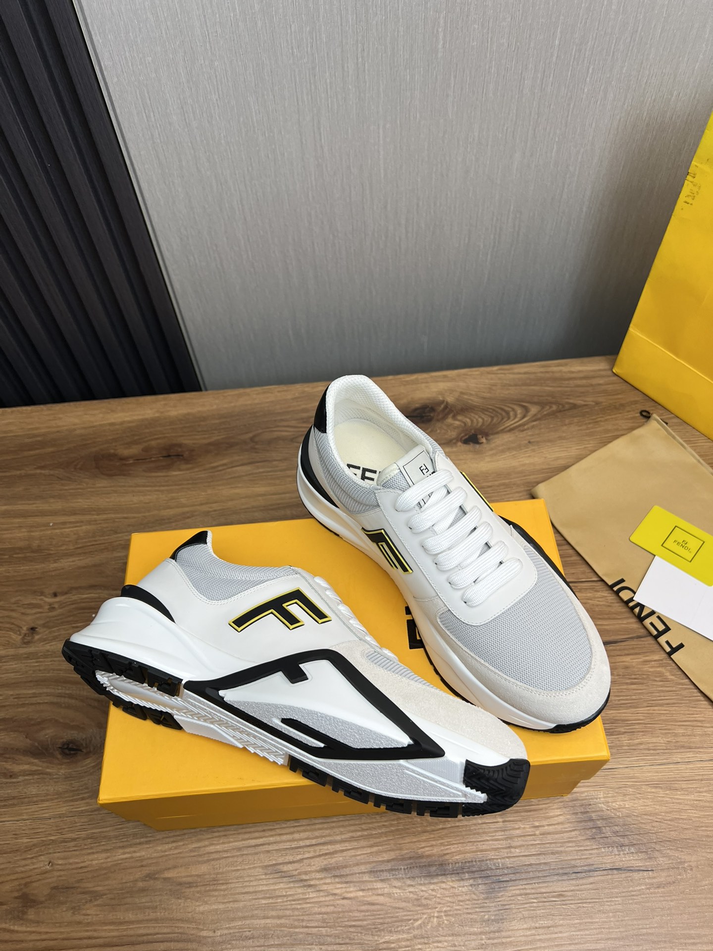 Factory precio 290Fendi [Fendi] explosión enumerados moda casual zapatos de los hombres que utilizan