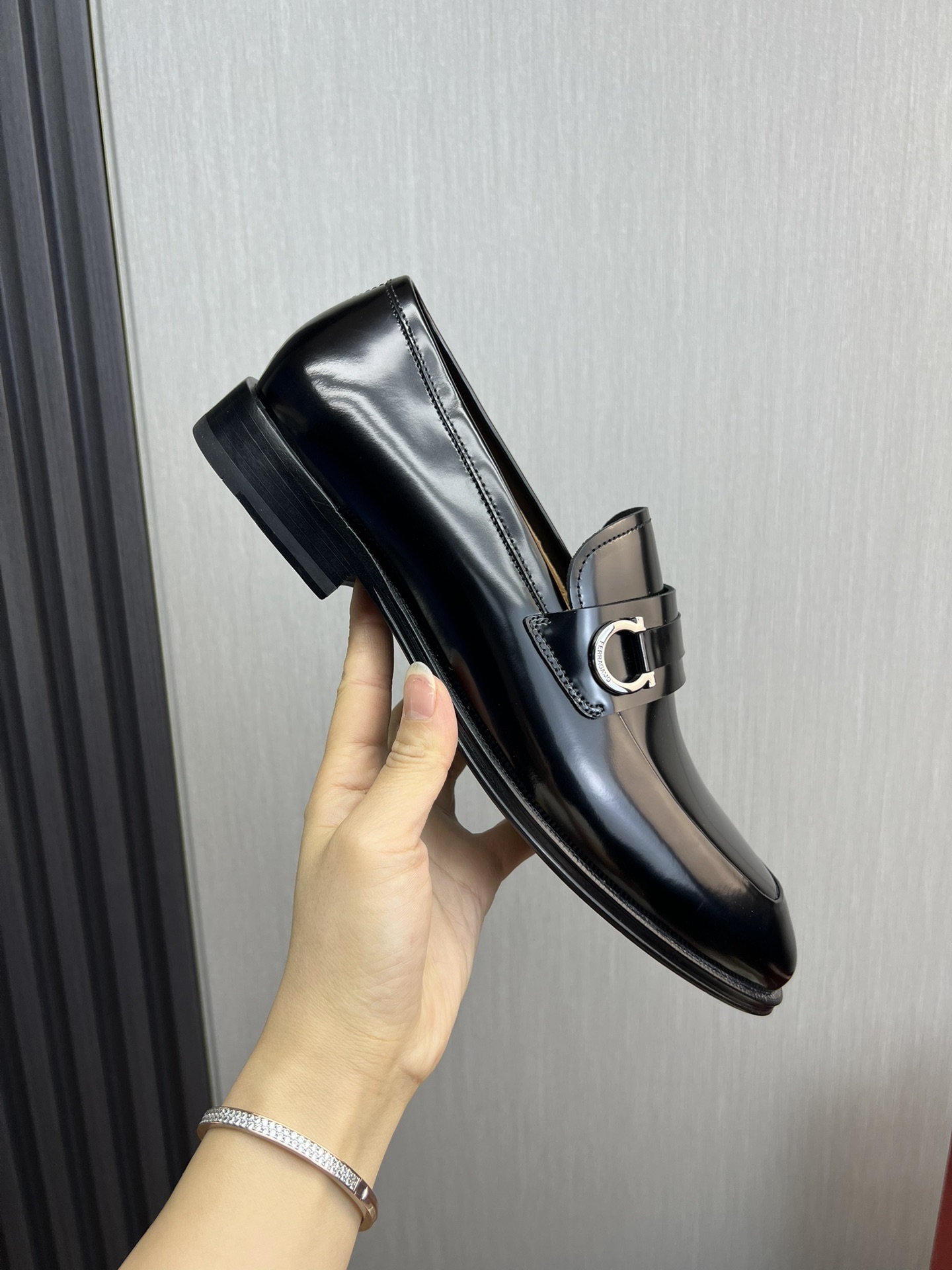 Ferragamo Men's Leather Loafers - Business Casual Shoes, Premium Quality 8 i1731265197 202 4