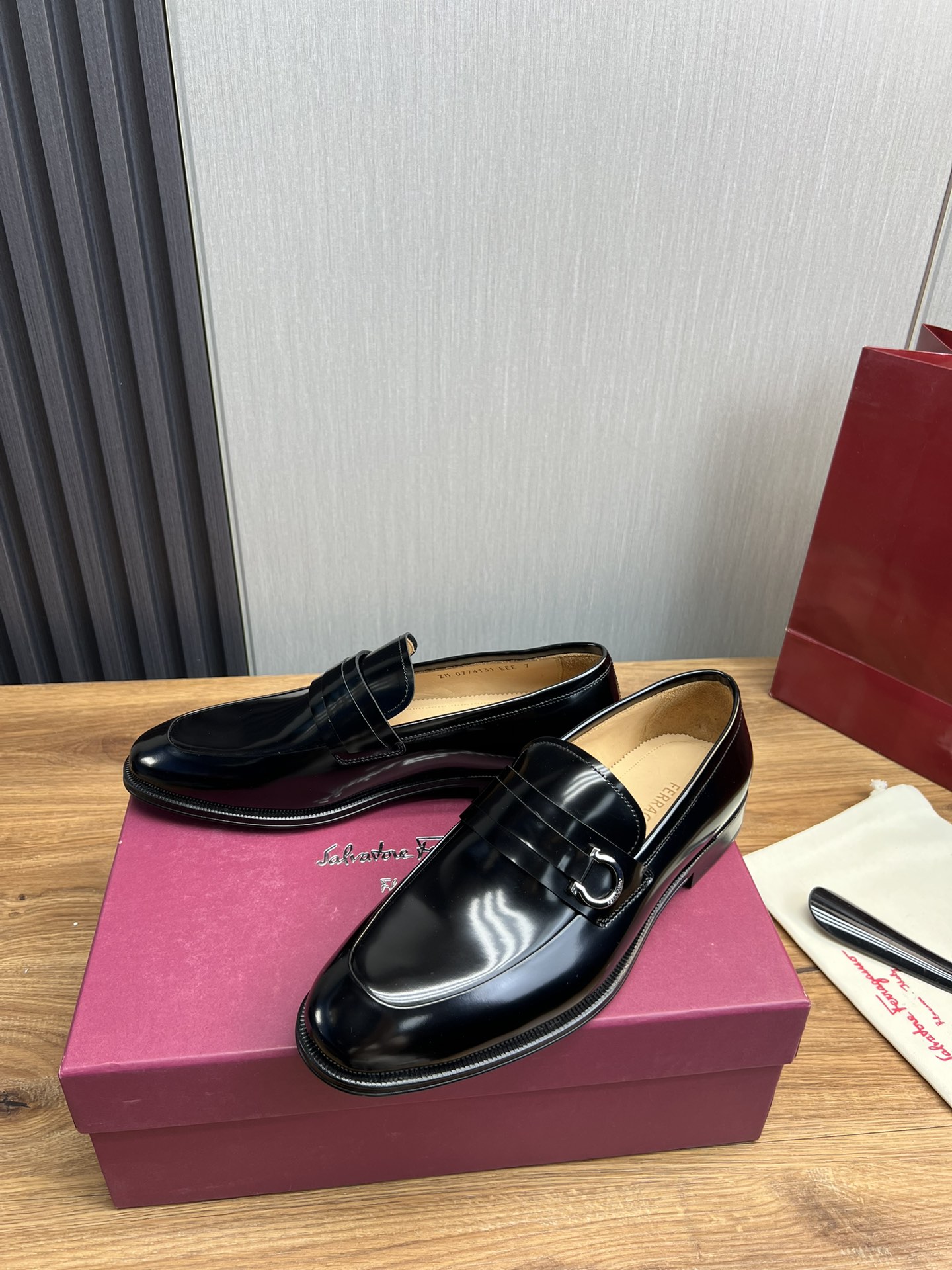 Ferragamo Men's Leather Loafers - Business Casual Shoes, Premium Quality 4 i1731265198 1739 10