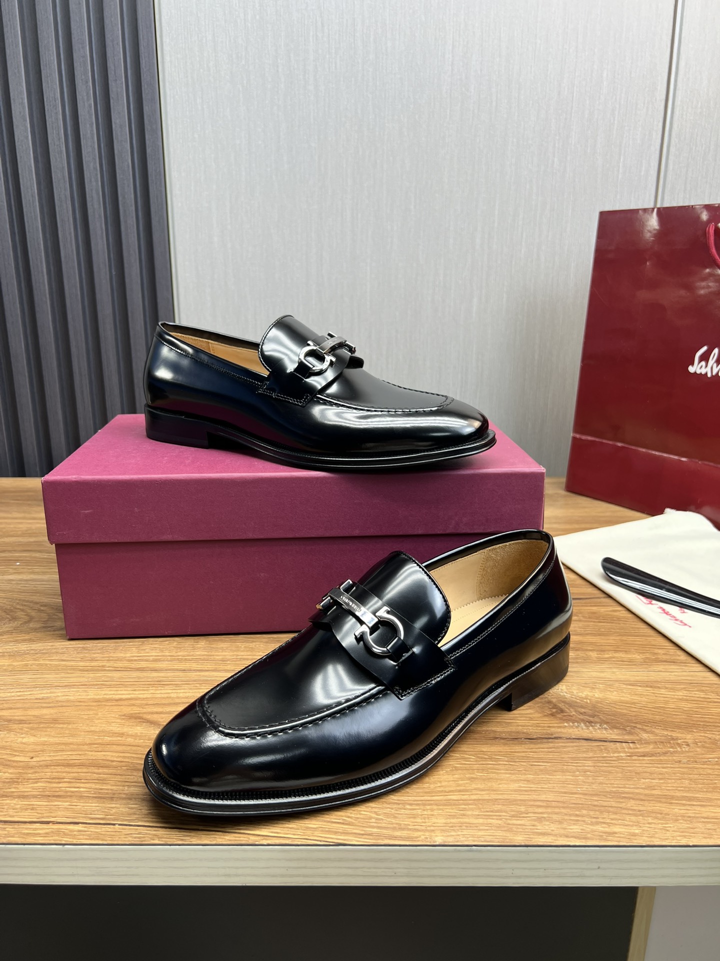 Ferragamo Men's Black Leather Loafers with Silver Hardware, Sizes 39-44 5 i1731265740 4189 5