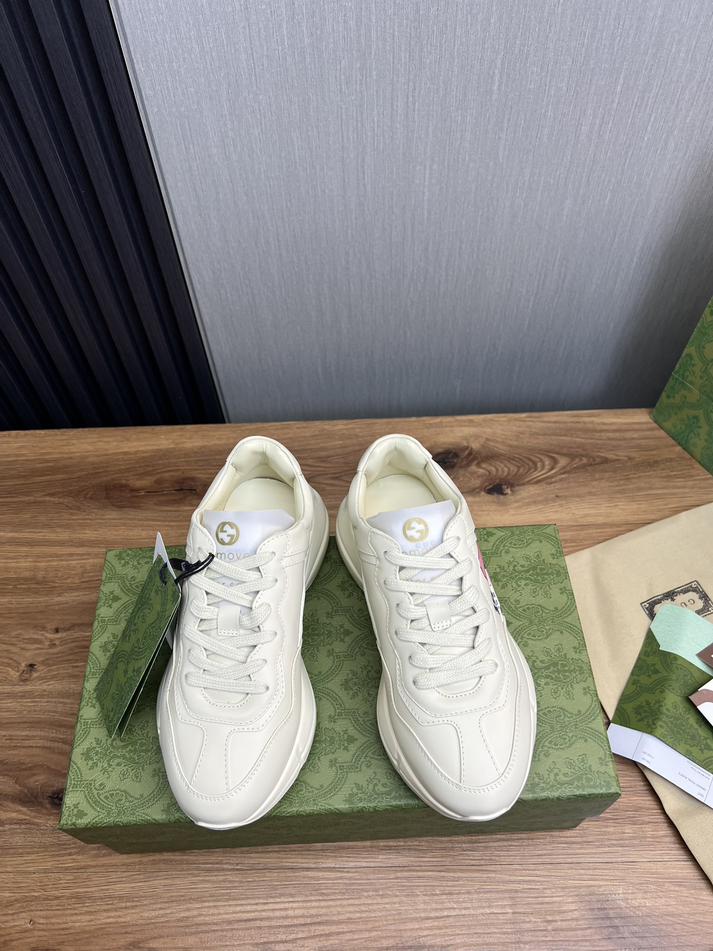 Gucci White Leather and Silk Unisex Sneakers with Signature Logo Details 3 i1732393146 4333 3