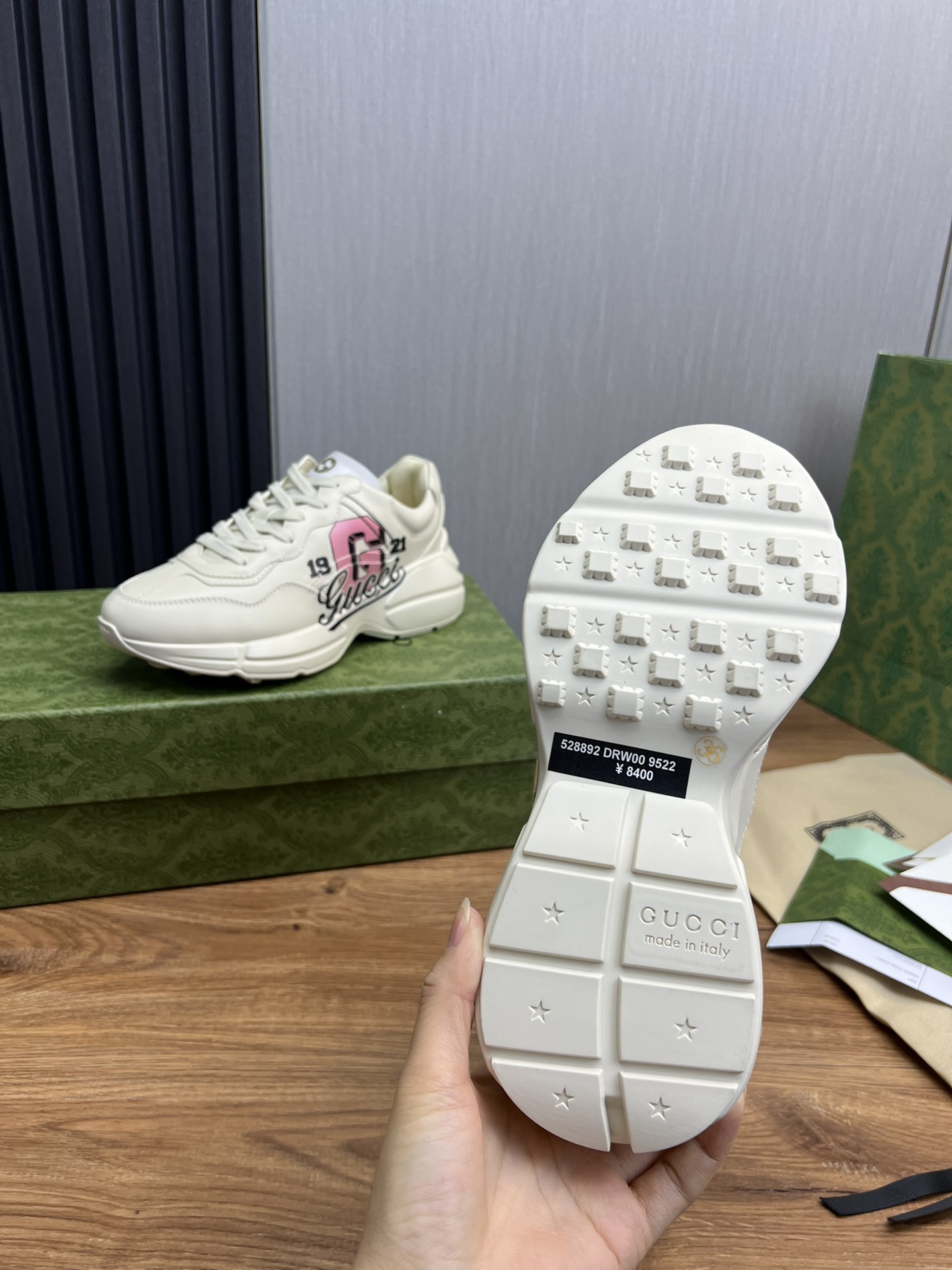 Gucci White Leather and Silk Unisex Sneakers with Signature Logo Details 10 i1732393146 7845 7