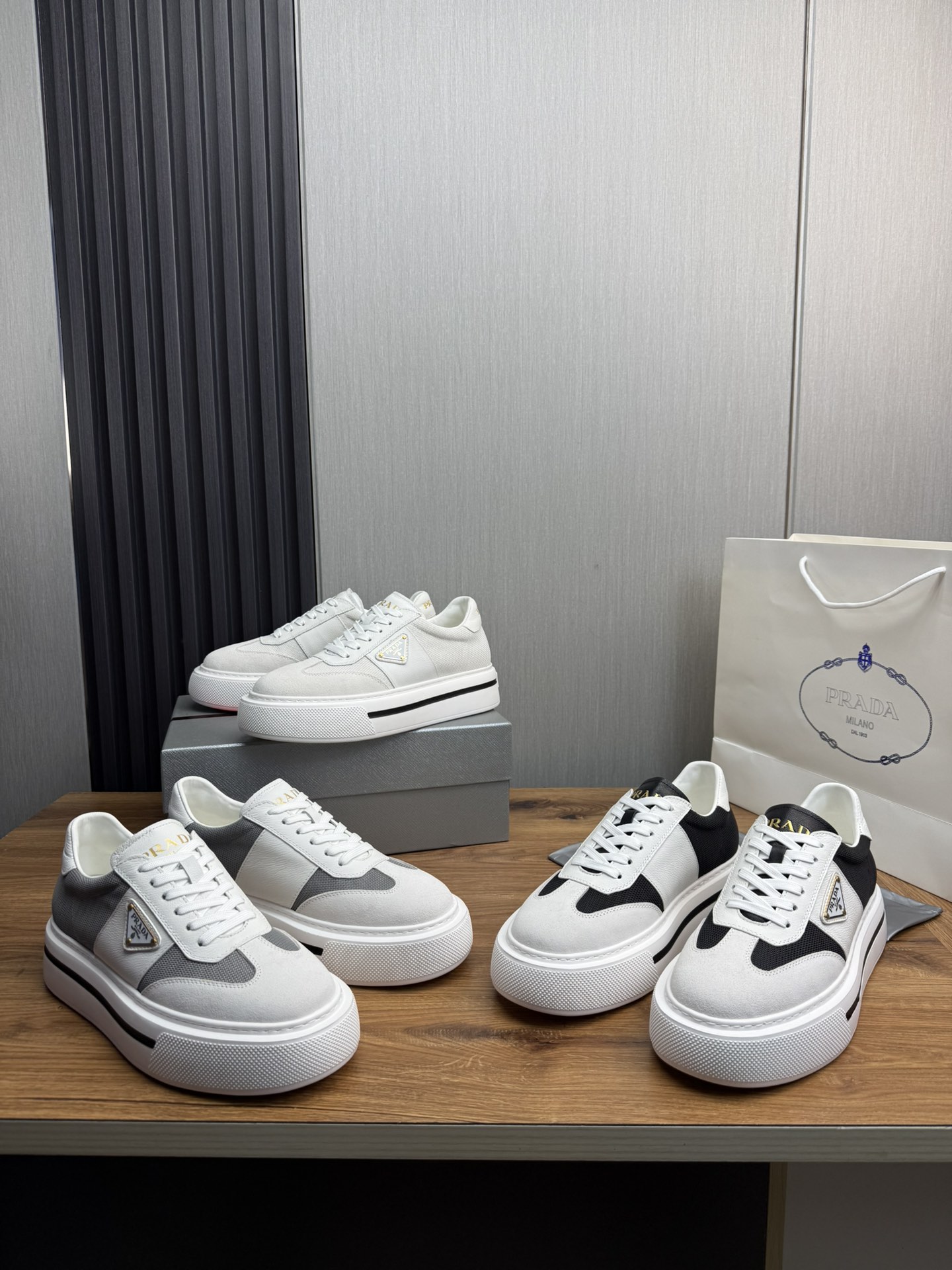 NO:280591,【PRAD* Prada】Common hot men's shoes, 1:1 made on the official website, imported cowhide fabric splicing, cowhide inner original factory special original bottom, 38-45 (45 custom made without return or exchange), prada, prada, cowhide19860909【PRAD*普拉达】专柜爆款男鞋,官网1:1制作,进口牛皮面料拼接,牛皮内里 原厂特供原版底,38-45（45订做不退换）,,prada,prada,cowhide,Men's shoes