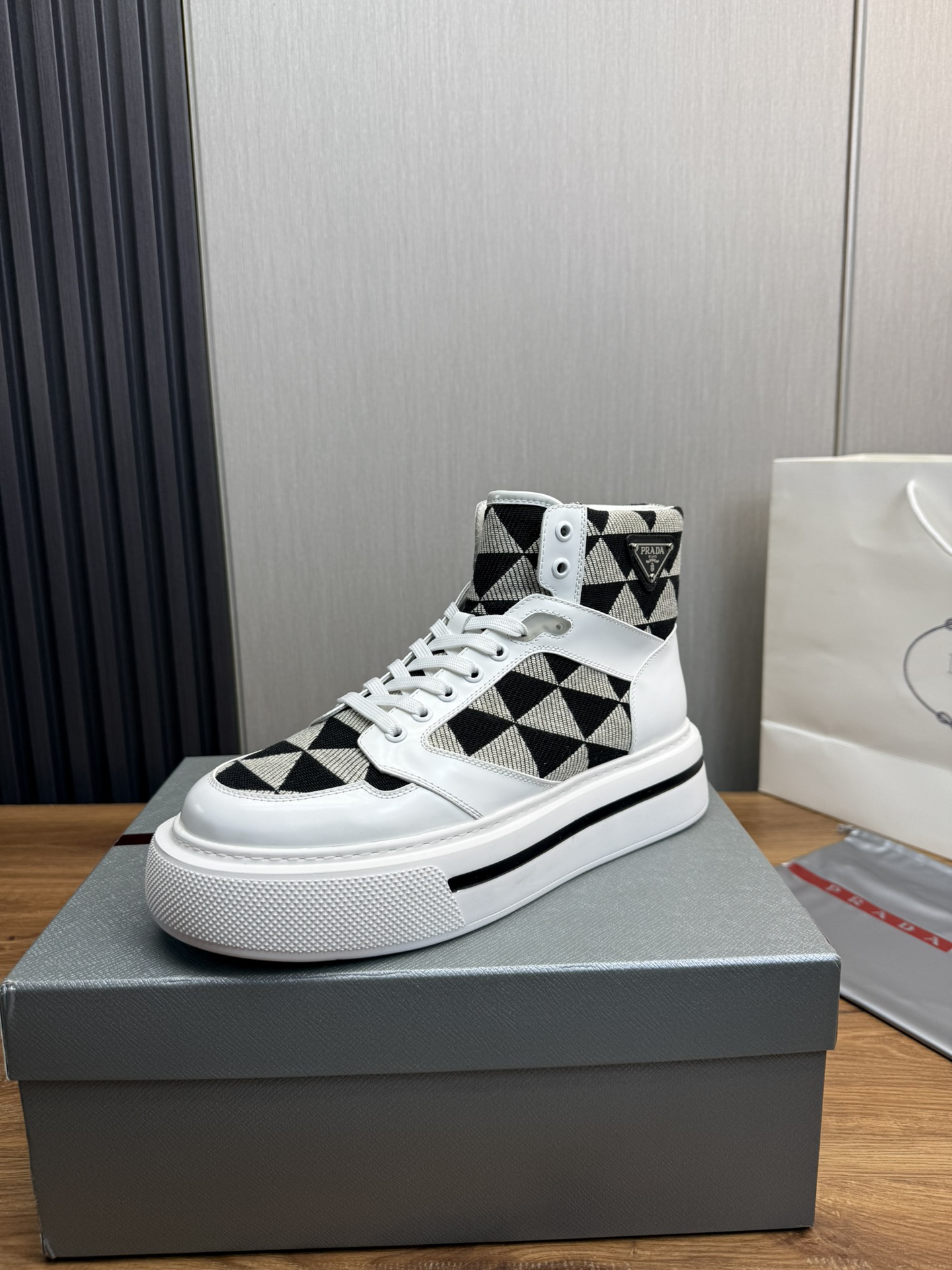 NO:353154,【PRADA Prada】Fall-in-Winter Men's Shoes Shipping Official Website Synchronized Original Flying Cowhide Fabric + Cowhide Inner, 1 to 1 Replica, Original Original Bottom, 38-45 (45. Customized No Returns and Exchanges),, prada, prada, cowhide19860909【PRADA普拉达】秋冬爆款男鞋出货官网同步原版飞织牛皮面料+牛皮内里,1比1复刻 ,原厂原版底,38-45（45.定做不退换）,,prada,prada,cowhide,Men's shoes