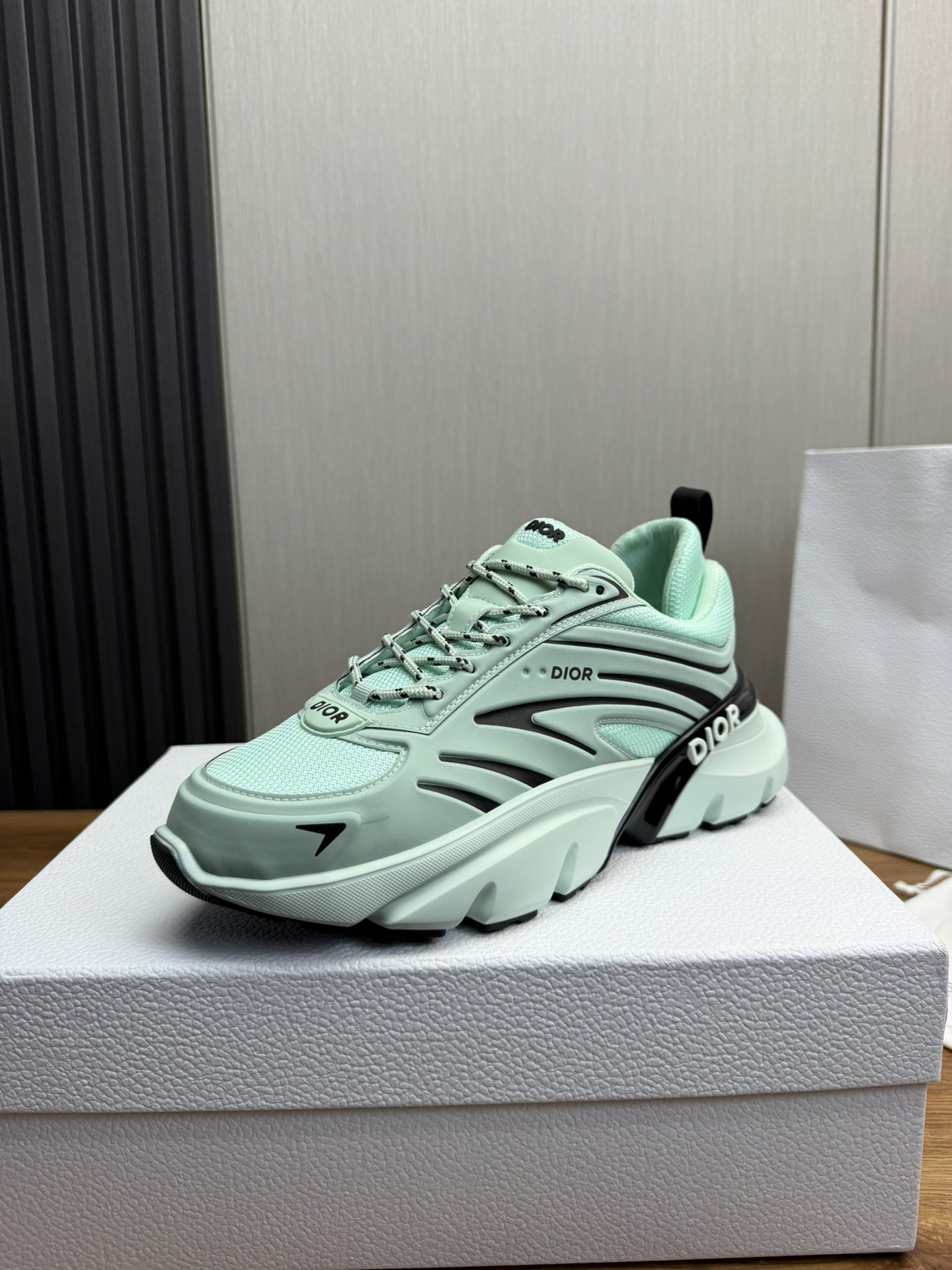 NO:271546,Top quality Dior B44 2025 Early Spring Couple Model Casual Sports Running Shoes Dad Shoes Celebrity Model 2025 Main Products DIOR Capsule Series B44 Blade LH and Ski Sports Shoes New casual sports shoes Running Shoes Dad Shoes Dad Shoes Really cool, full of futuristic feeling! It's really cool!  Once again interprets Dior's cool fashion concept, Lucky Star will bless you with good luck, the new EVA sole is super light and comfortable!  Original customized technology materials, various materials splicing of uppers, 3D three-dimensional imprinting technology, injection molding logo logo!  Original breathable net Original anti-slip TPU bottom 5CM thick bottom Size: Women 38-41. Men 38-47 Women 35.36.37 back out, dior, dior, sneakers19860909顶级品质 Dior B44 2025早春 情侣款 休闲运动 跑步鞋 老爹鞋 明星款2025主推爆品 DIOR胶囊系列 B44 Blade LH和滑雪运动鞋 新款休闲运动鞋跑鞋老爹鞋 真的酷毙了,未来感十足!真的好飒！再次演绎了迪奥酷时尚的理念,幸运星为你加持好运,全新的EVA鞋底超轻超舒适！ 原版定制科技材质、鞋面多种材质拼接、3D立体压印工艺,注塑logo标识！ 原版透气网里 原版防滑TPU大底 5CM厚底 码数:女38-41. 男38-47 女码35.36.37后出,,dior,dior,sneakers,Men's shoes