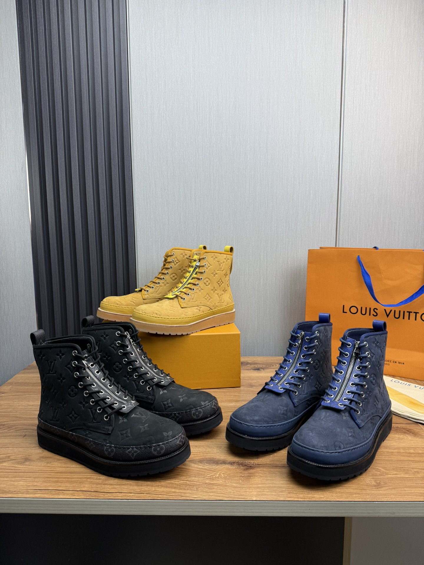 NO:270274,LV. Autumn and winter calfskin men's and nude boots. Official website 1:1 shipment, original quality imported cowhide upper   cowhide inner lining   combined foamed sole Size: 39-44 (customized by 38.45), louis vuitton, boots, cowhide19860909LV.秋冬小牛皮男款及裸靴. 官网1:1出货,原单品质 进口牛皮鞋面 牛皮内里 组合发泡大底 Size:39-44(38.45定做）,,louis vuitton,boots,cowhide,Men's shoes