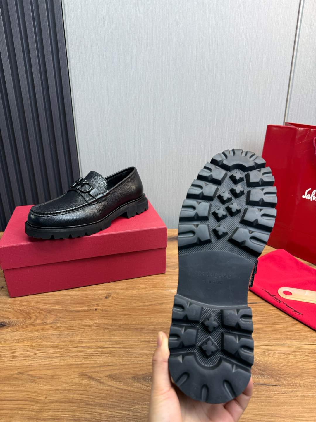 Ferragamo Men's Black Leather Loafers with Signature Buckle 11 i1735847271945 1491 0 7