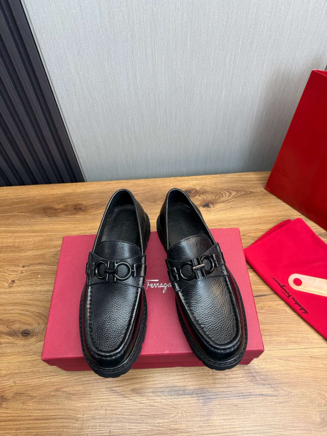 Ferragamo Men's Black Leather Loafers with Signature Buckle 3 i1735847271945 1876 0 0