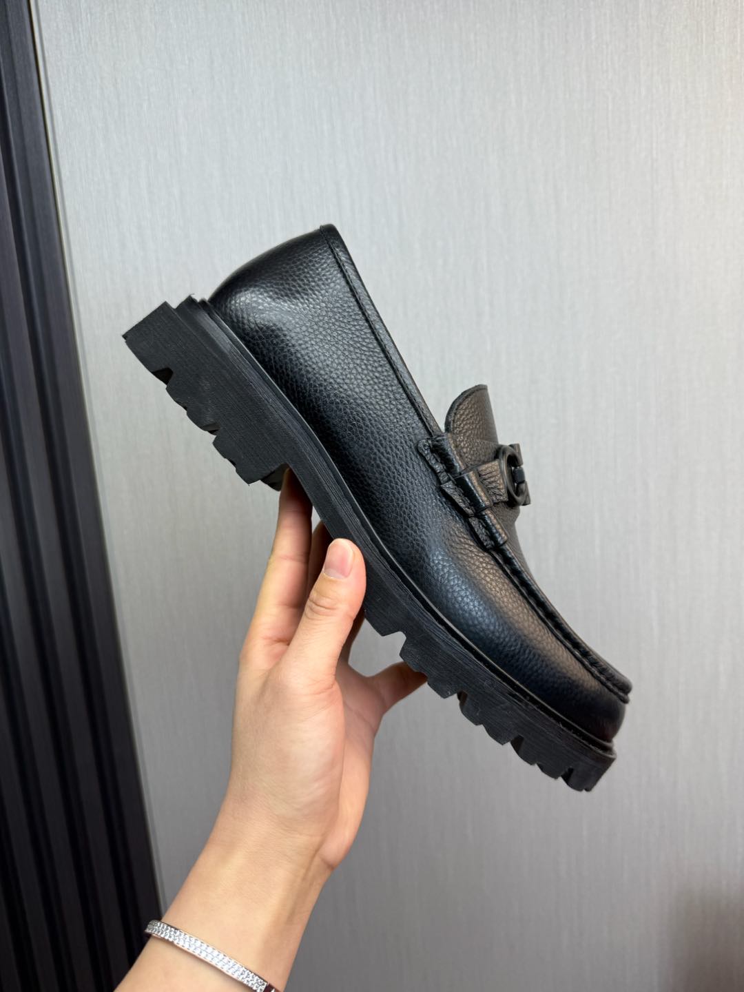 Ferragamo Men's Black Leather Loafers with Signature Buckle 8 i1735847271945 9161 0 9