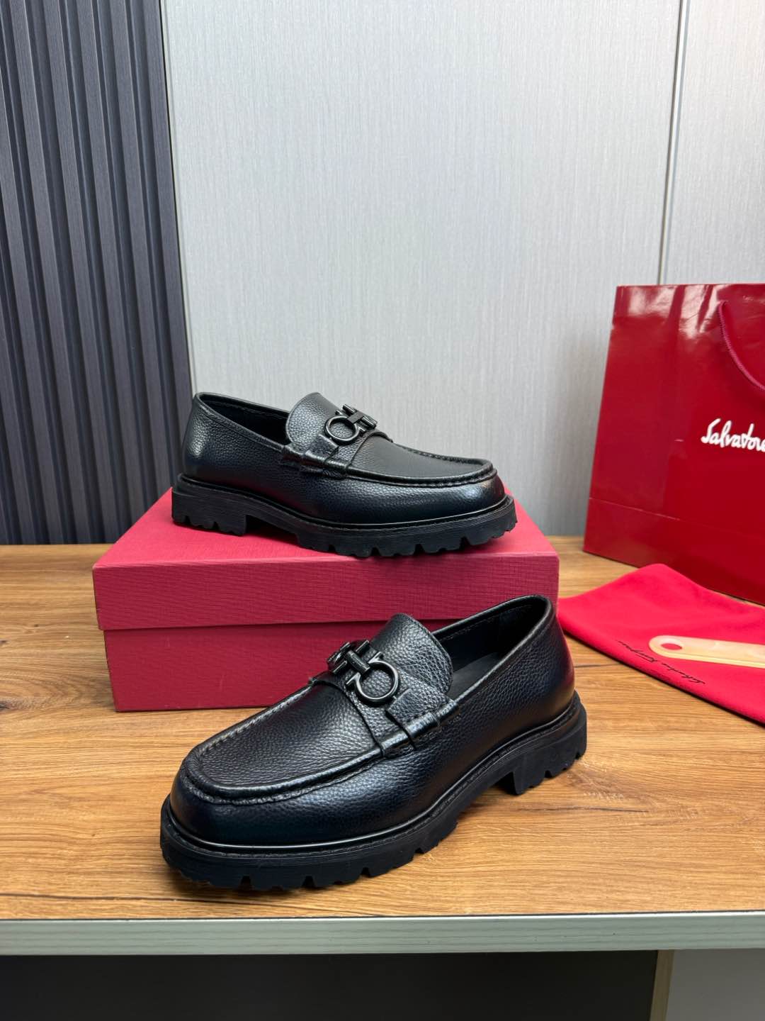 Ferragamo Men's Black Leather Loafers with Signature Buckle 5 i1735847273222 3590 0 5