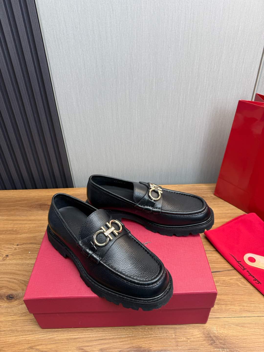 Ferragamo Men's Black Leather Loafers - Business Casual Slip-Ons, Sizes 39-44 4 i1735847341962 1172 0 1