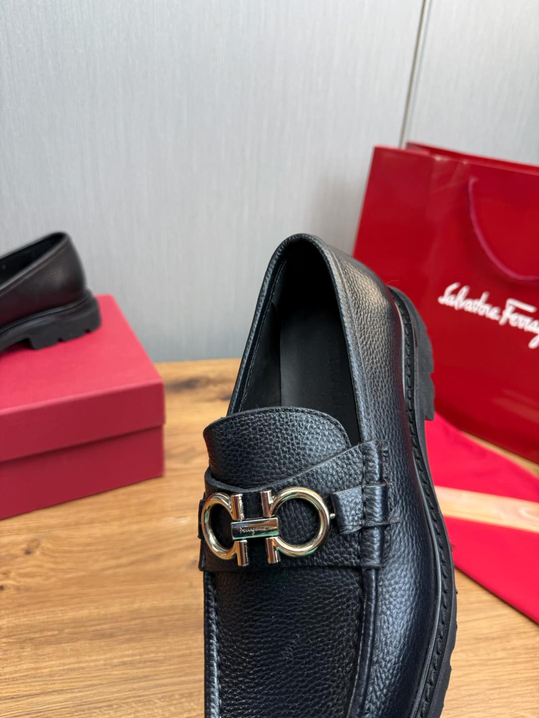 Ferragamo Men's Black Leather Loafers - Business Casual Slip-Ons, Sizes 39-44 10 i1735847400011 2872 0 8
