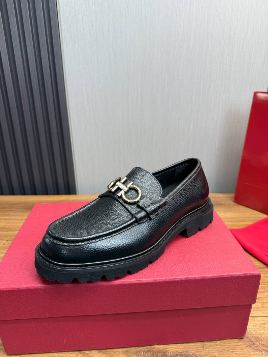 Ferragamo Men's Black Leather Loafers - Business Casual Slip-Ons, Sizes 39-44 2 i1735847400718 530 0 10