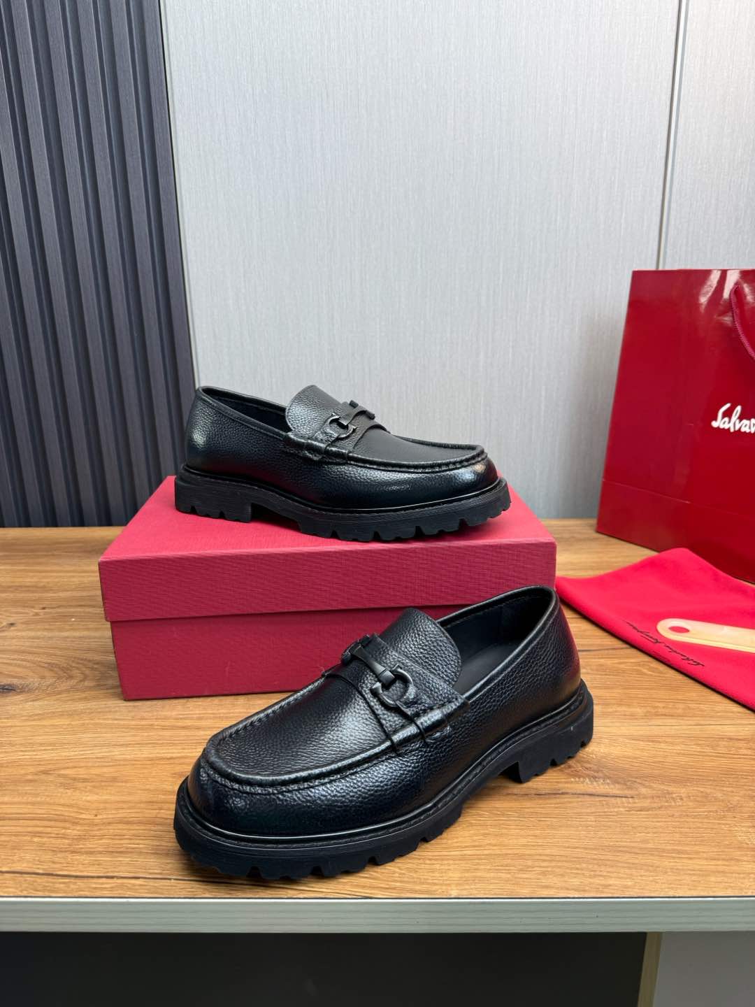 Ferragamo Men's Business Casual Leather Loafers - Premium Quality & Comfort 5 i1735847479053 2222 0 7