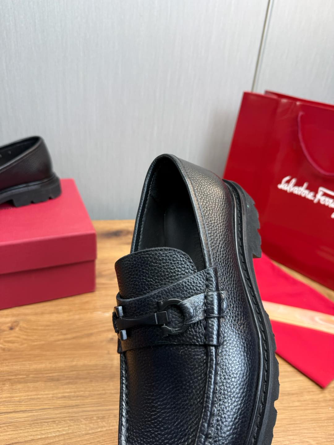 Ferragamo Men's Business Casual Leather Loafers - Premium Quality & Comfort 10 i1735847479164 8178 0 8