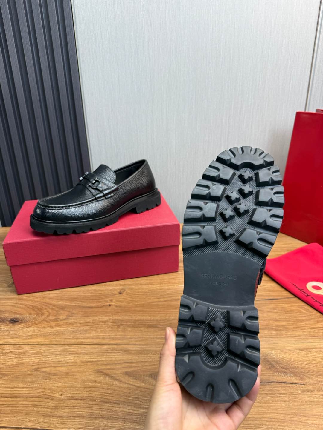 Ferragamo Men's Business Casual Leather Loafers - Premium Quality & Comfort 11 i1735847479277 3875 0 9