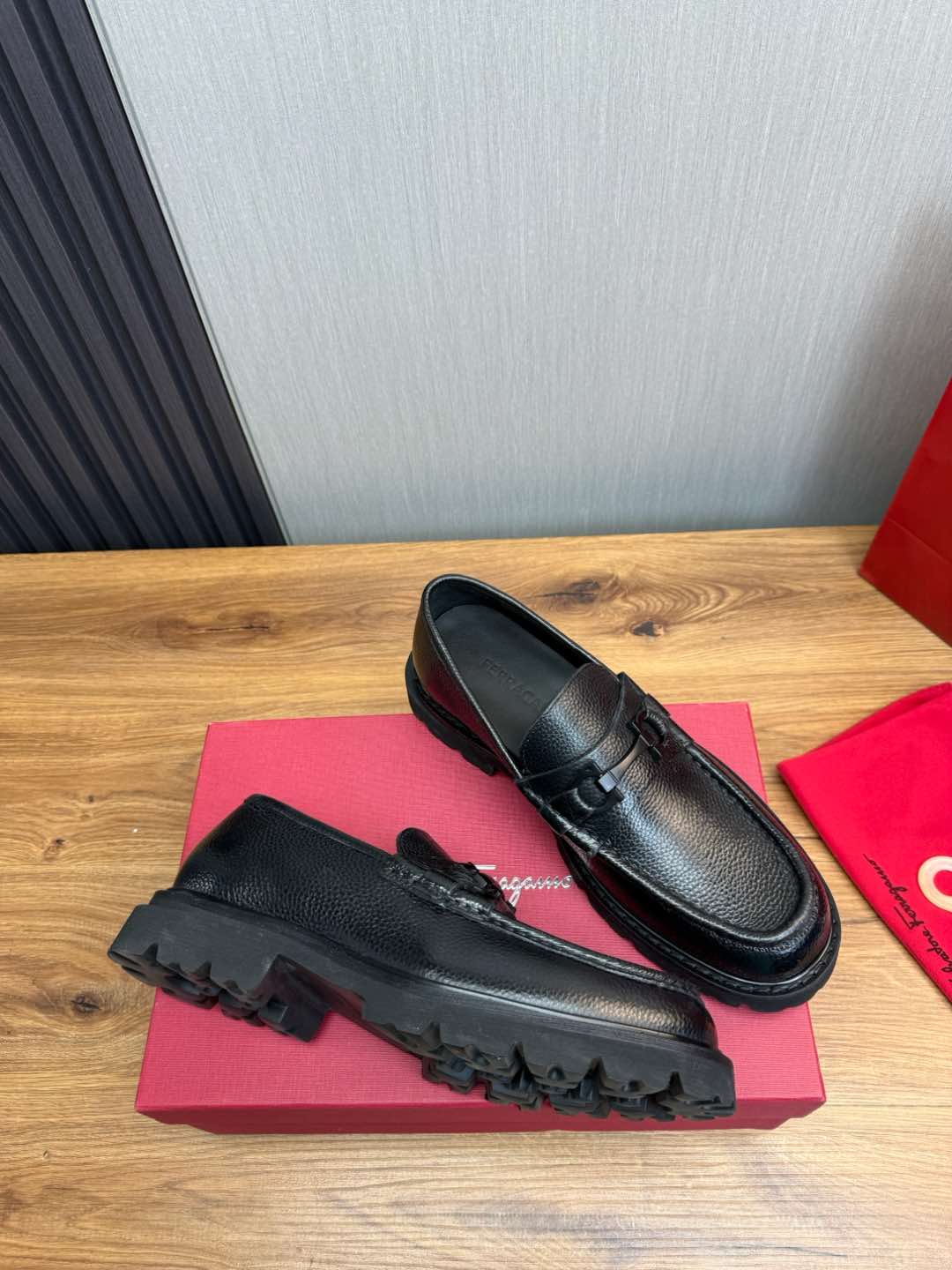 Ferragamo Men's Business Casual Leather Loafers - Premium Quality & Comfort 7 i1735847479398 489 0 4