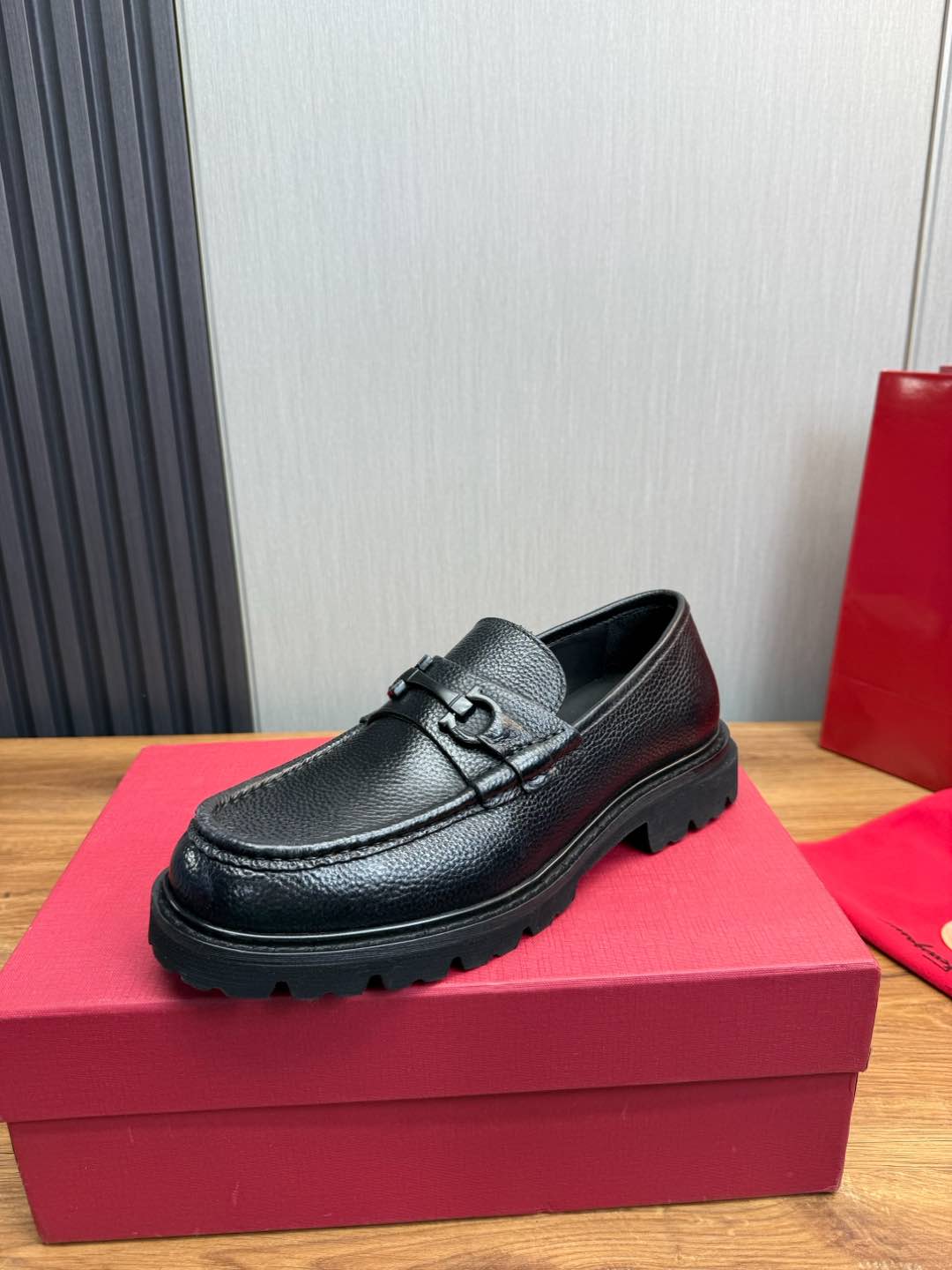 Ferragamo Men's Business Casual Leather Loafers - Premium Quality & Comfort