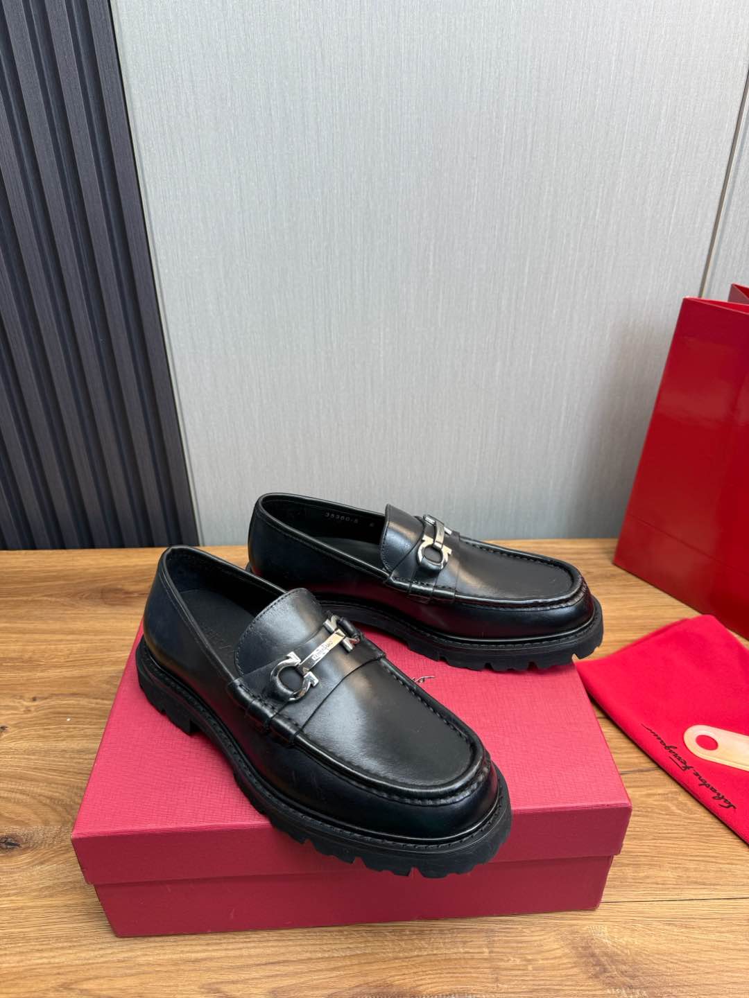 Ferragamo Men's Black Leather Loafers, Top Quality, Comfortable Experience 4 i1735847518772 9957 0 6