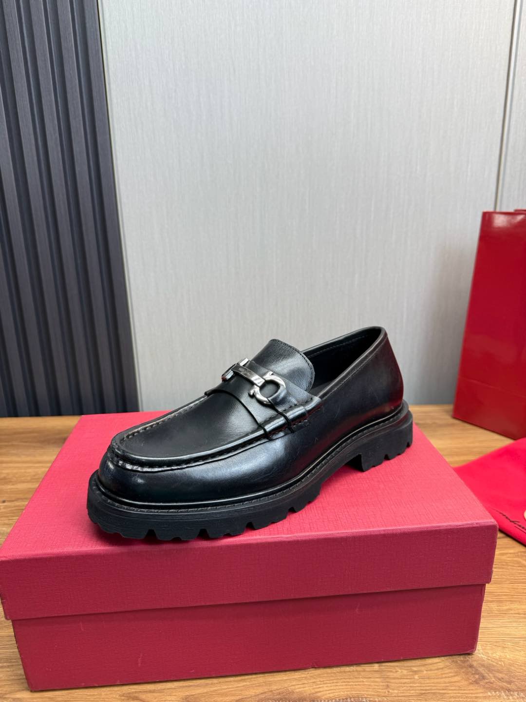 Ferragamo Men's Black Leather Loafers, Top Quality, Comfortable Experience 2 i1735847519116 4370 0 0