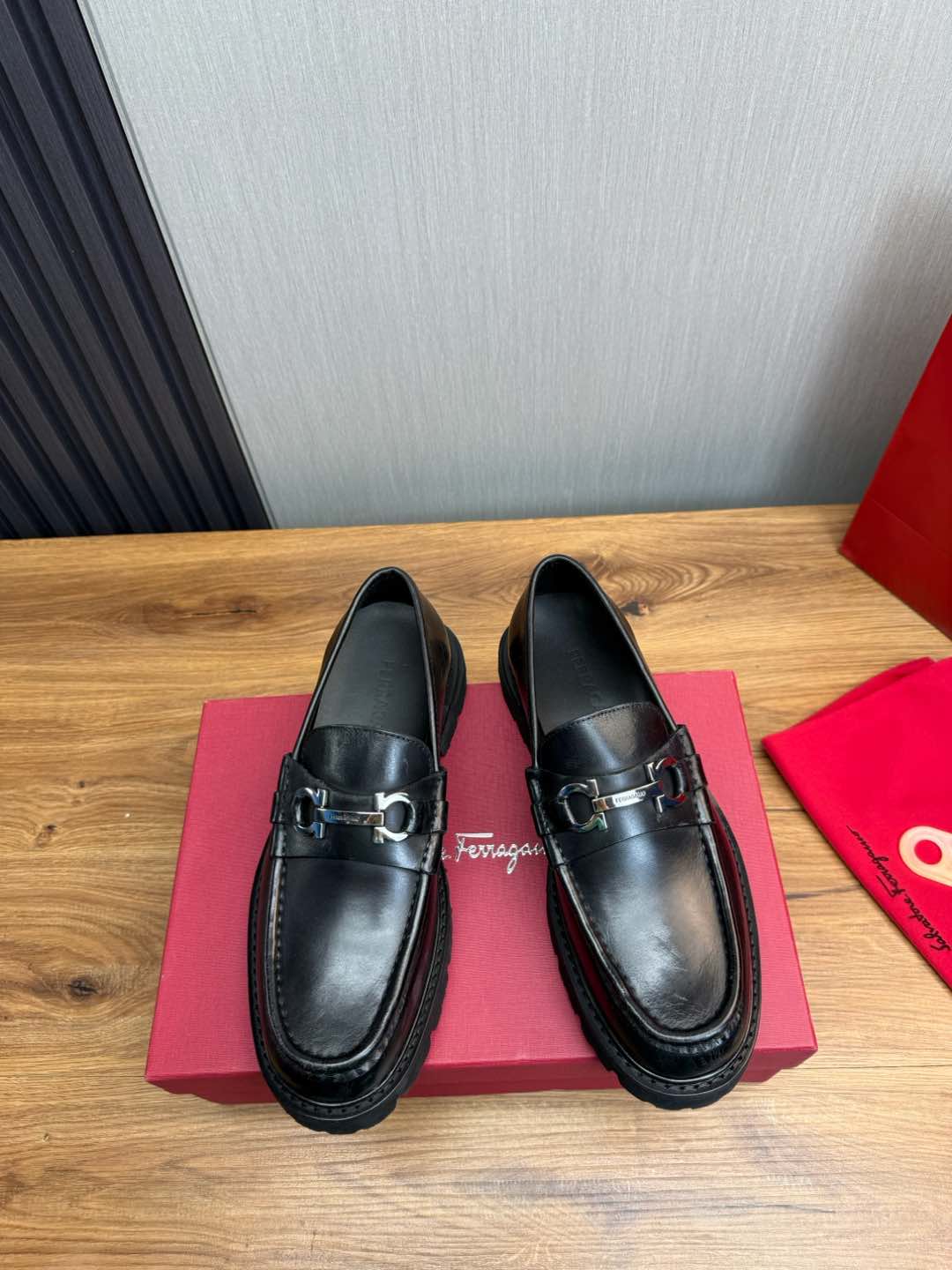Ferragamo Men's Black Leather Loafers, Top Quality, Comfortable Experience 3 i1735847519476 5132 0 3