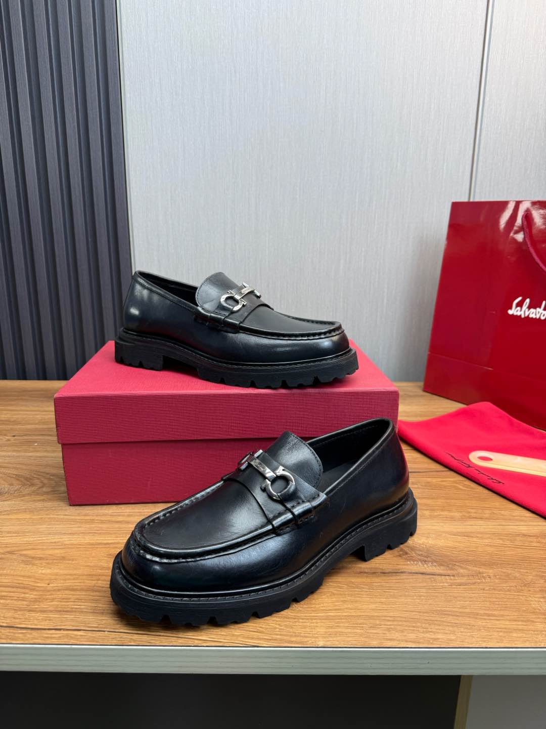 Ferragamo Men's Black Leather Loafers, Top Quality, Comfortable Experience 5 i1735847519700 6925 0 8