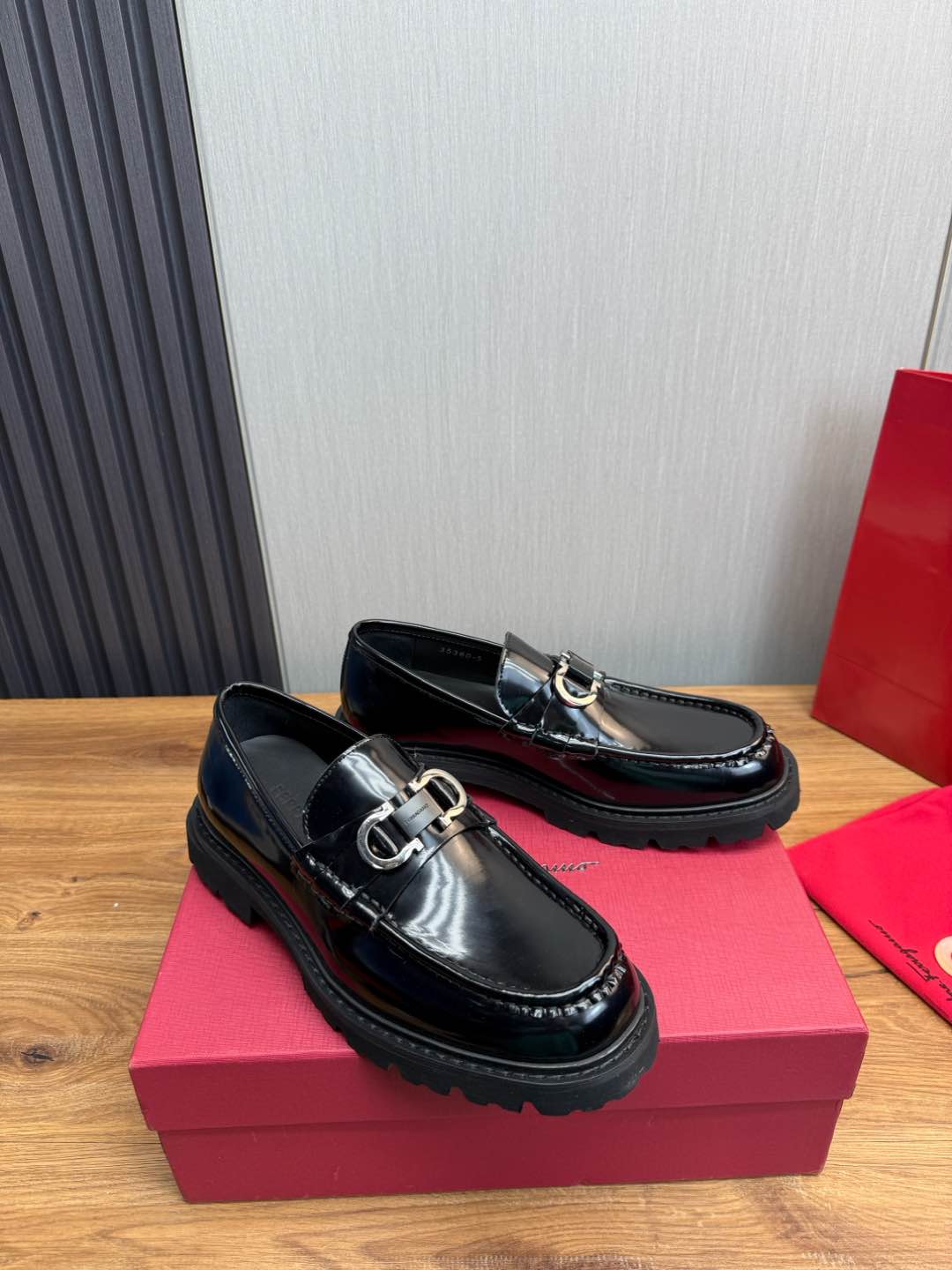 Ferragamo Men's Black Leather Loafers Business Casual Dress Shoes 4 i1735847597342 523 0 5