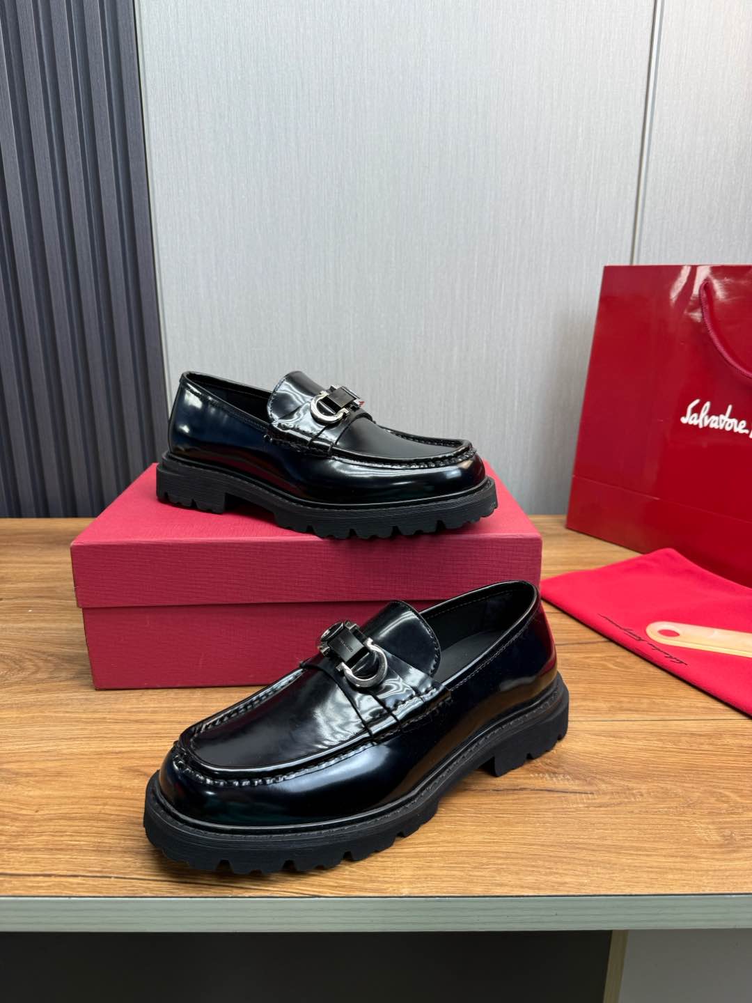 Ferragamo Men's Black Leather Loafers Business Casual Dress Shoes 5 i1735847597456 6335 0 7