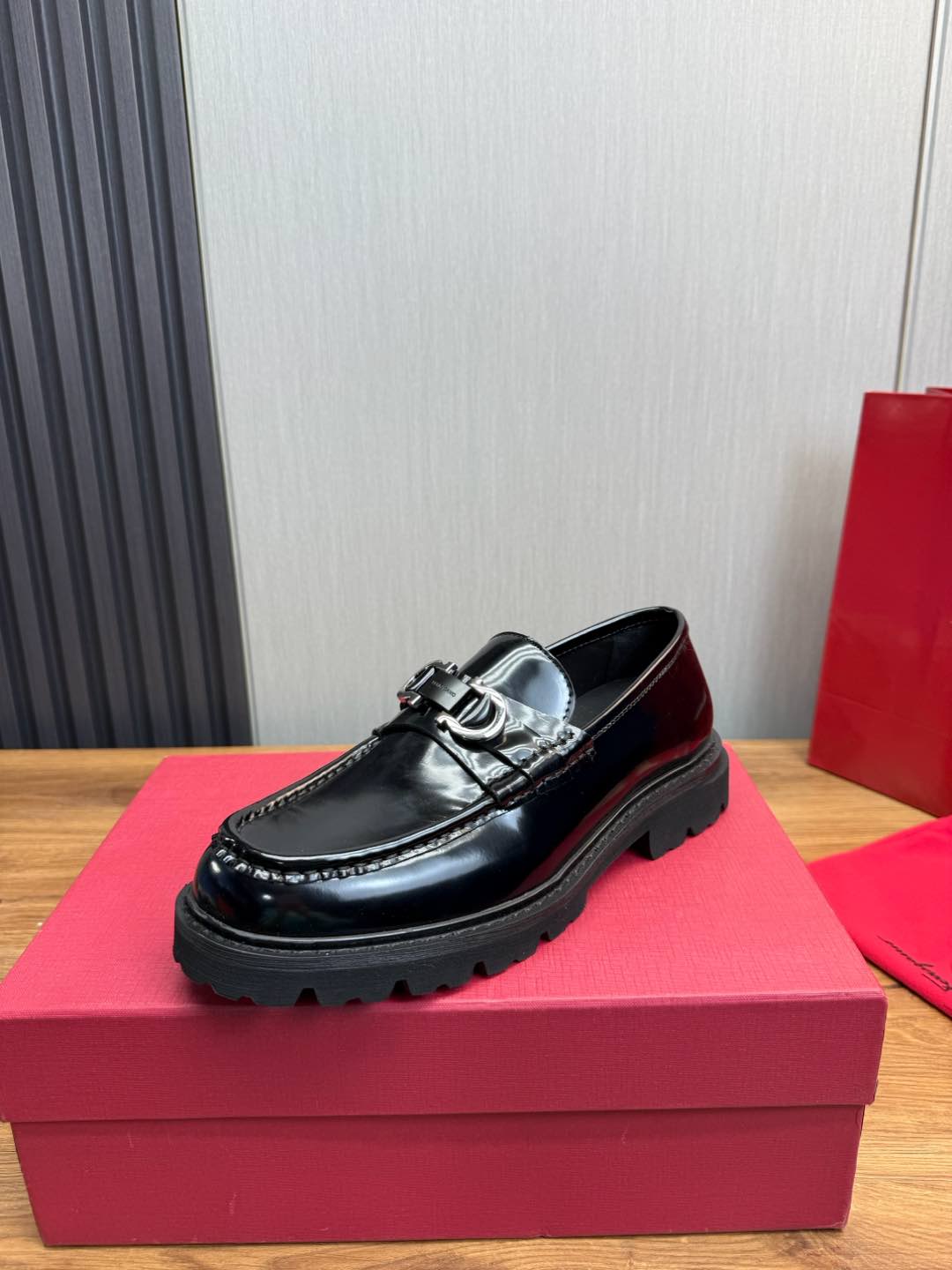 Ferragamo Men's Black Leather Loafers Business Casual Dress Shoes 2 i1735847597792 9584 0 10
