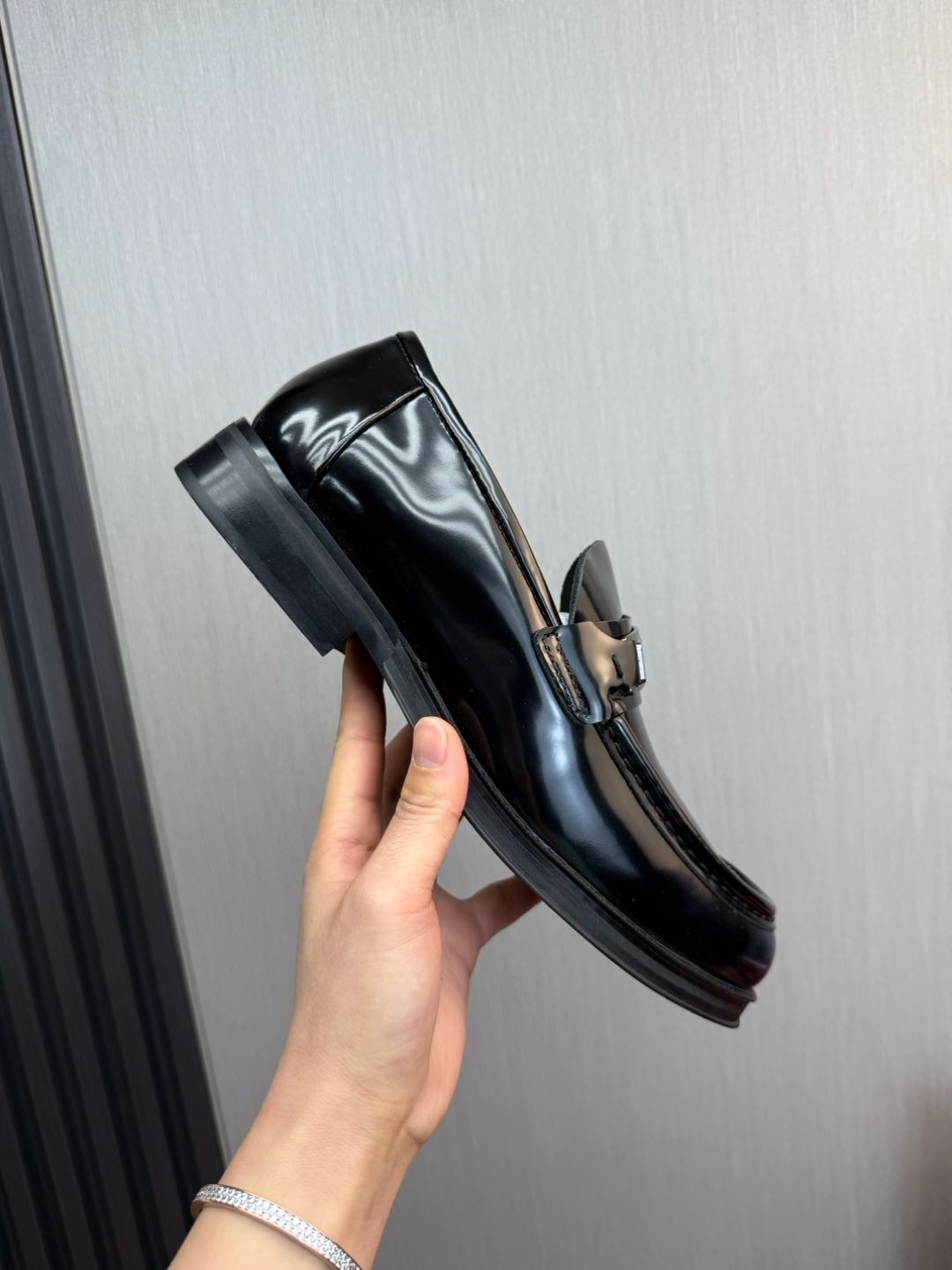 Ferragamo Men's Black Leather Loafers with Metal Buckle Detail 8 i1735847694083 4111 0 1