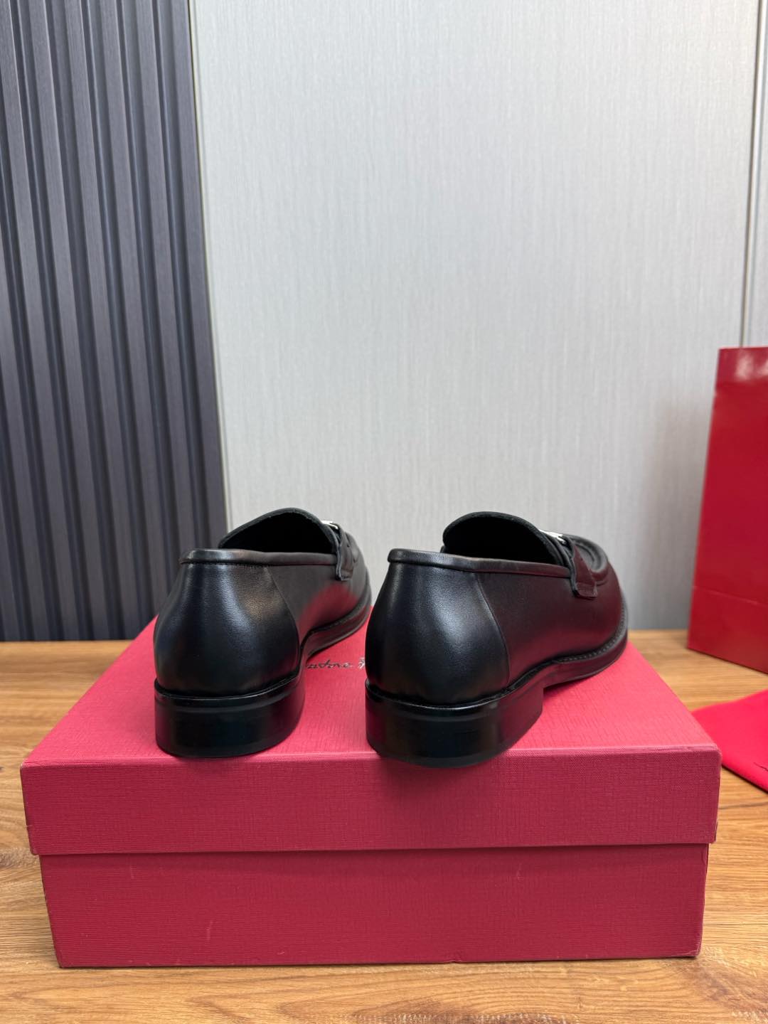 Ferragamo Men's Black Leather Loafers - Business Casual Dress Shoes 6 i1735847772923 7142 0 7