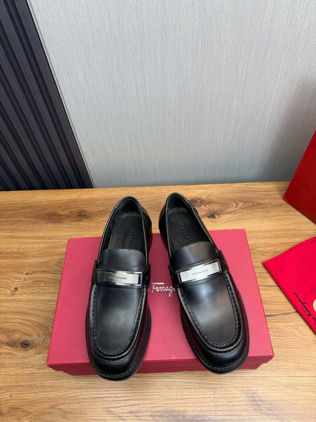 Ferragamo Men's Black Leather Loafers - Business Casual Dress Shoes 3 i1735847773283 3368 0 3