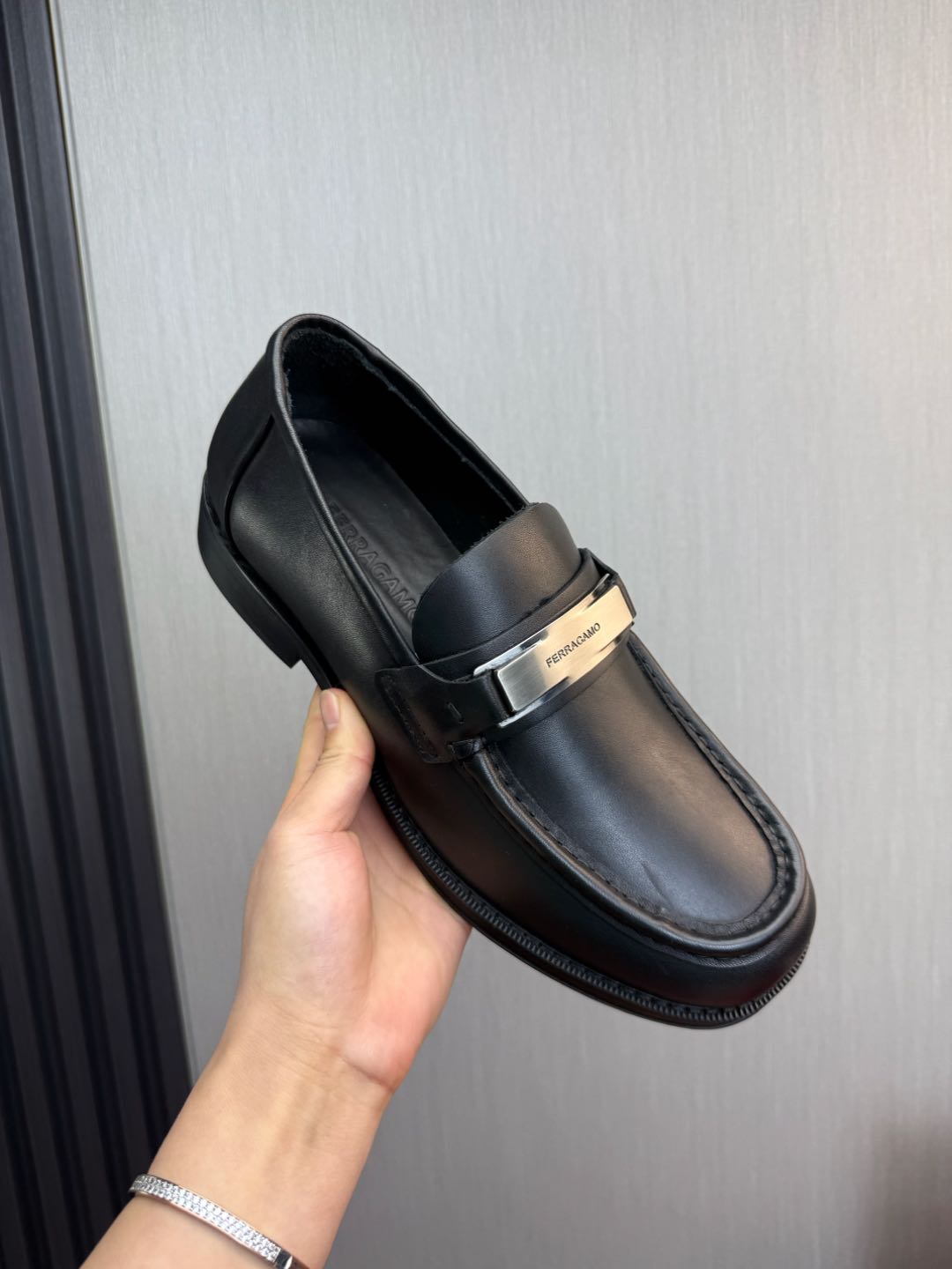 Ferragamo Men's Black Leather Loafers - Business Casual Dress Shoes 9 i1735847773624 6587 0 2